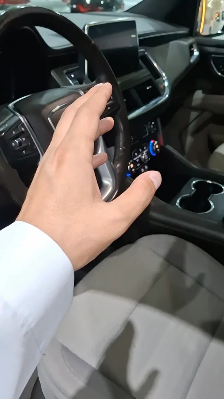 Car video thumbnail 1 of 9