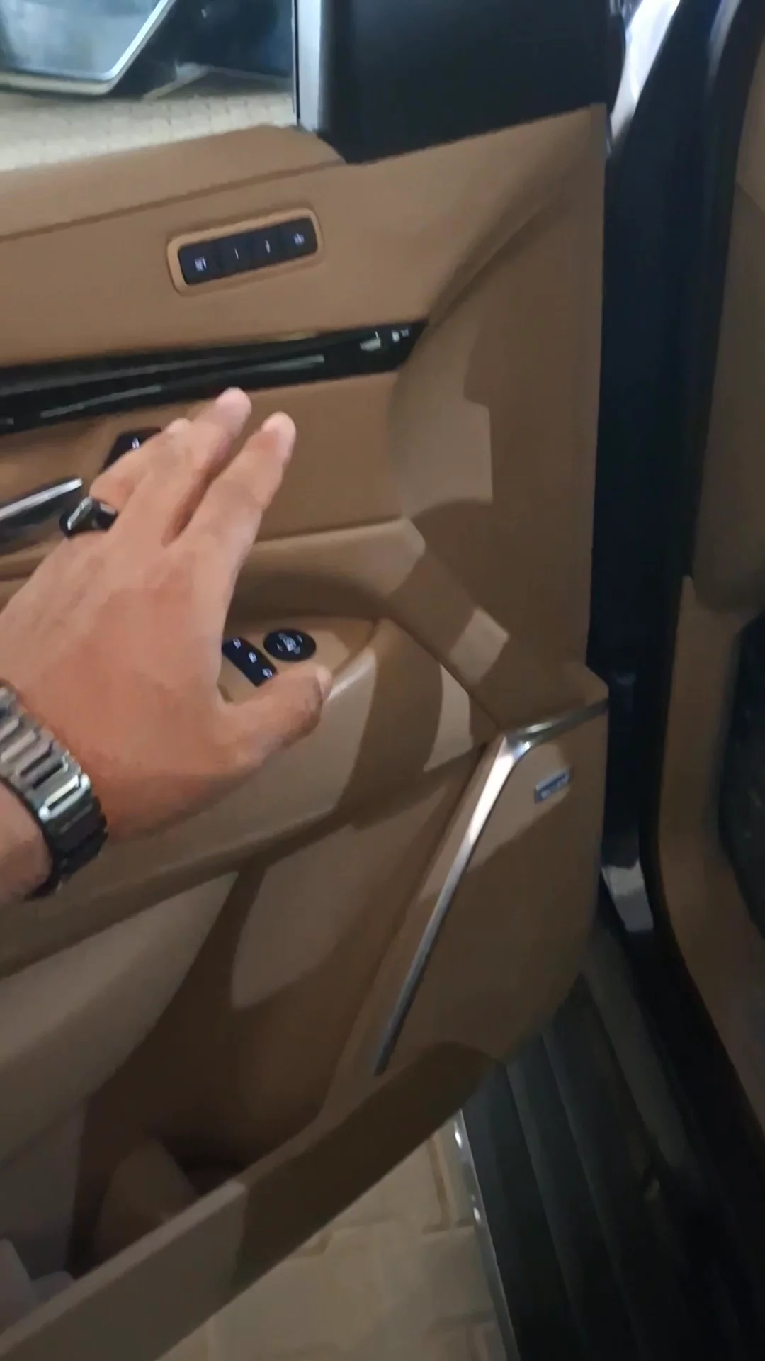 Car video thumbnail 1 of 9