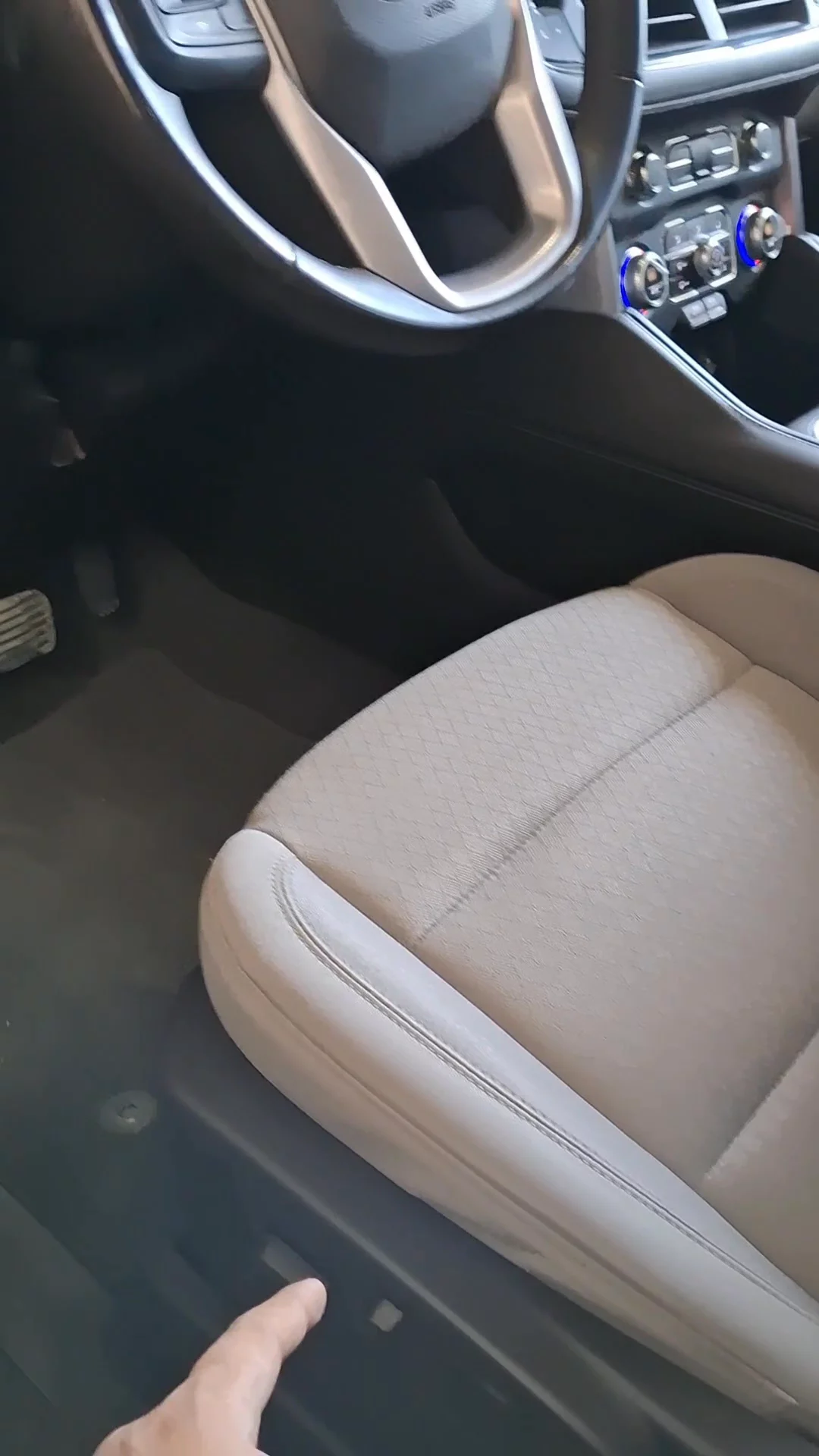 Car video thumbnail 1 of 7