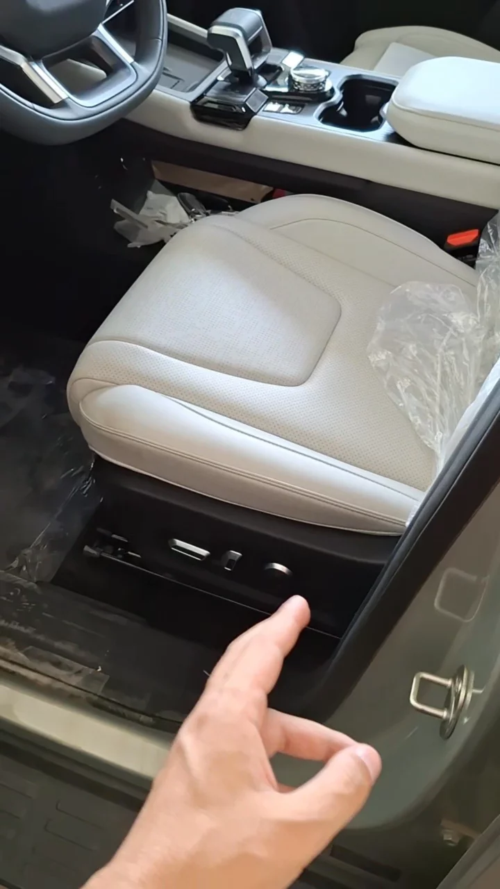 Car video thumbnail 1 of 10