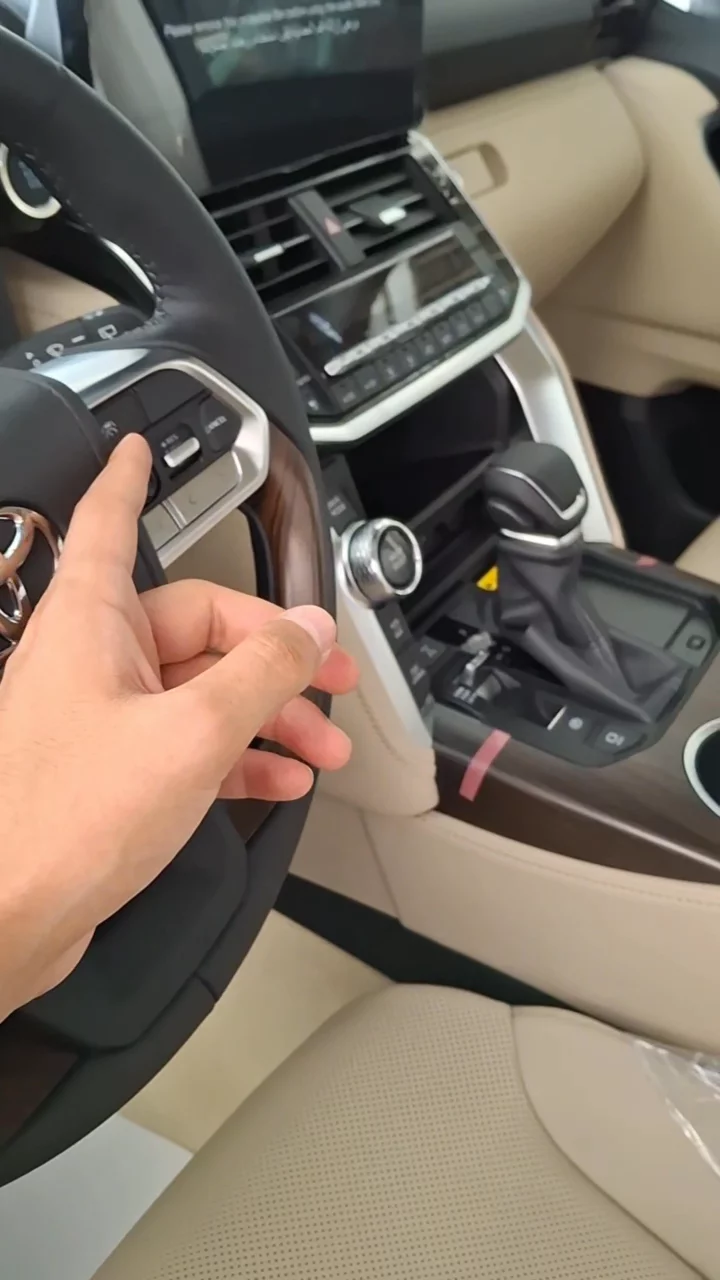 Car video thumbnail 1 of 10