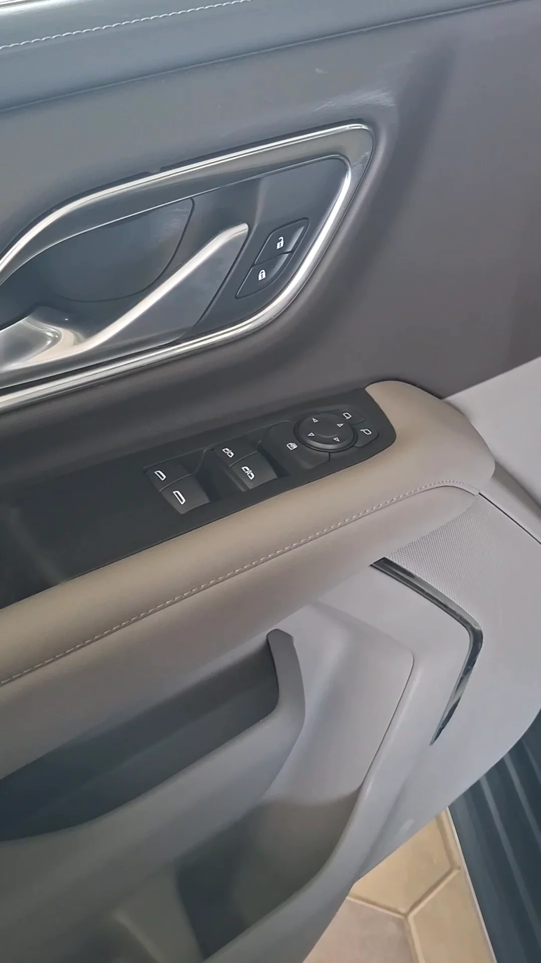 Car video thumbnail 1 of 8