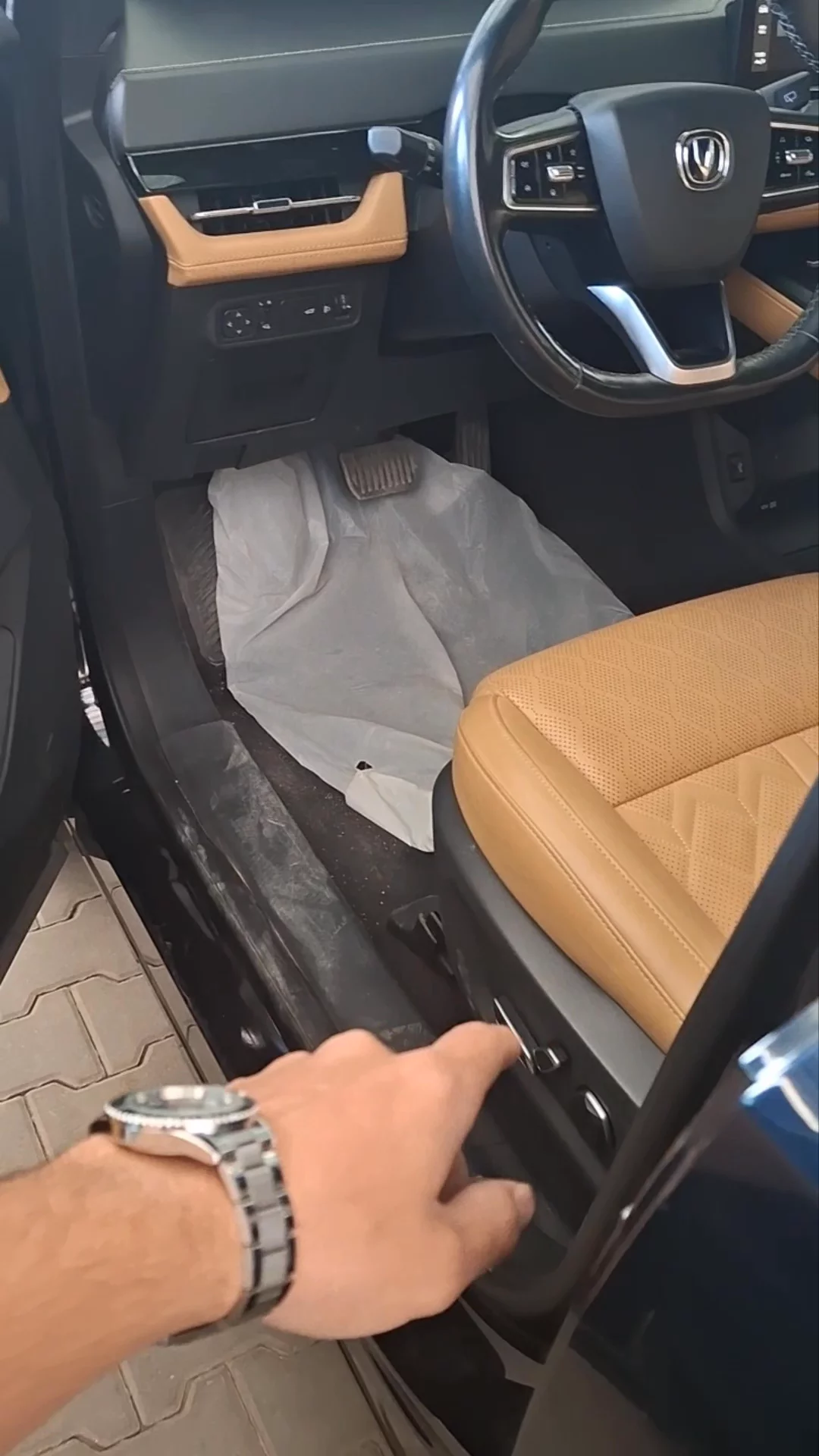 Car video thumbnail 1 of 7