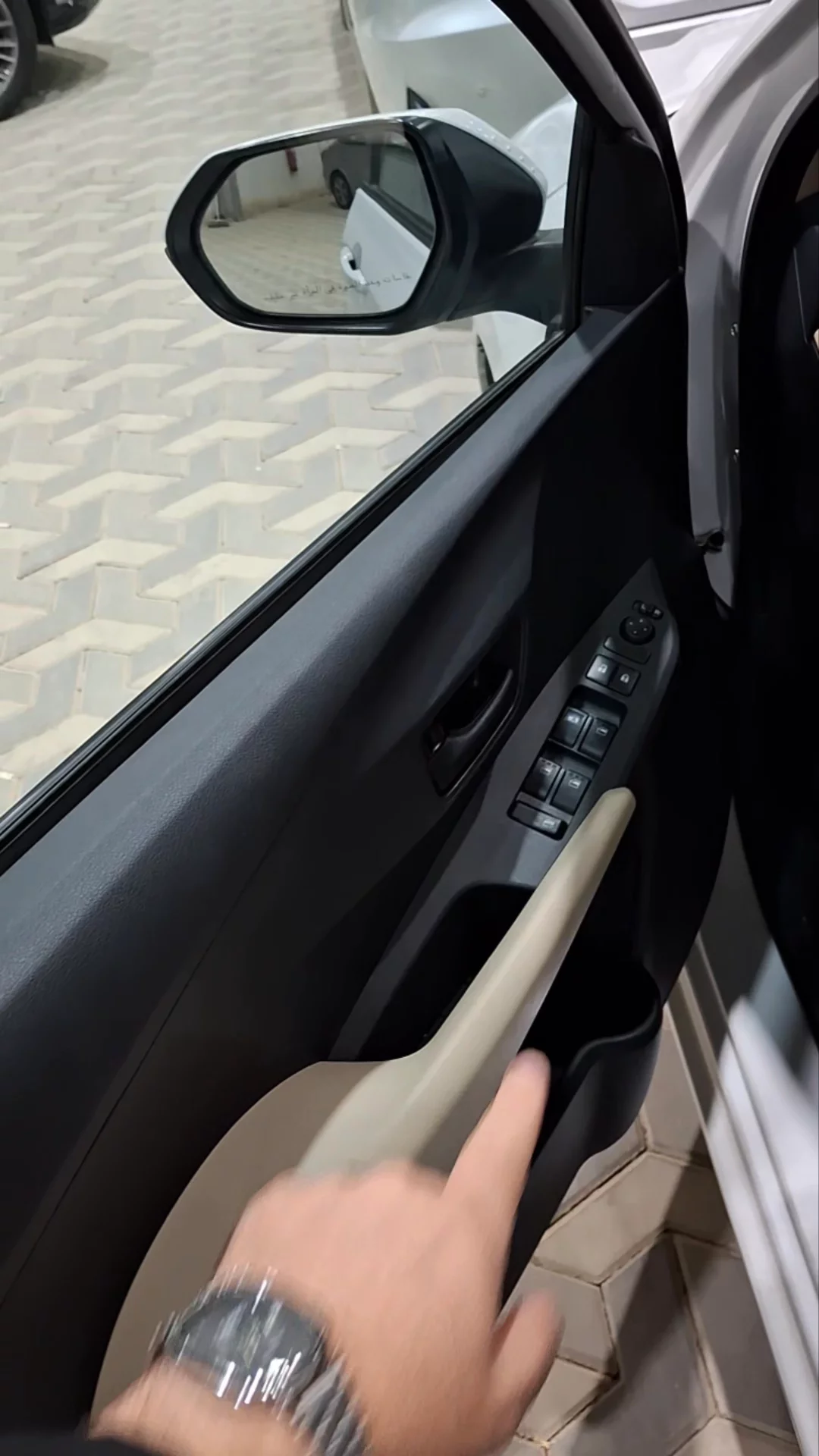 Car video thumbnail 1 of 10