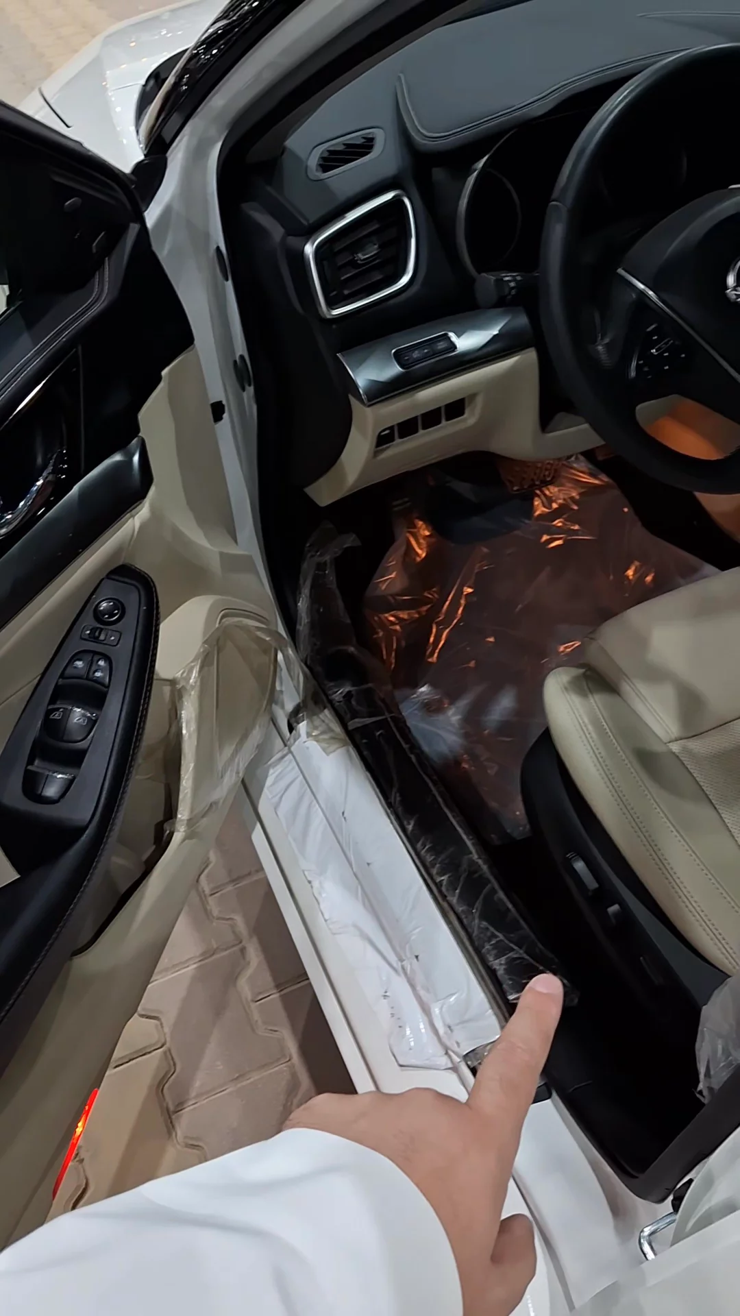 Car video thumbnail 1 of 10