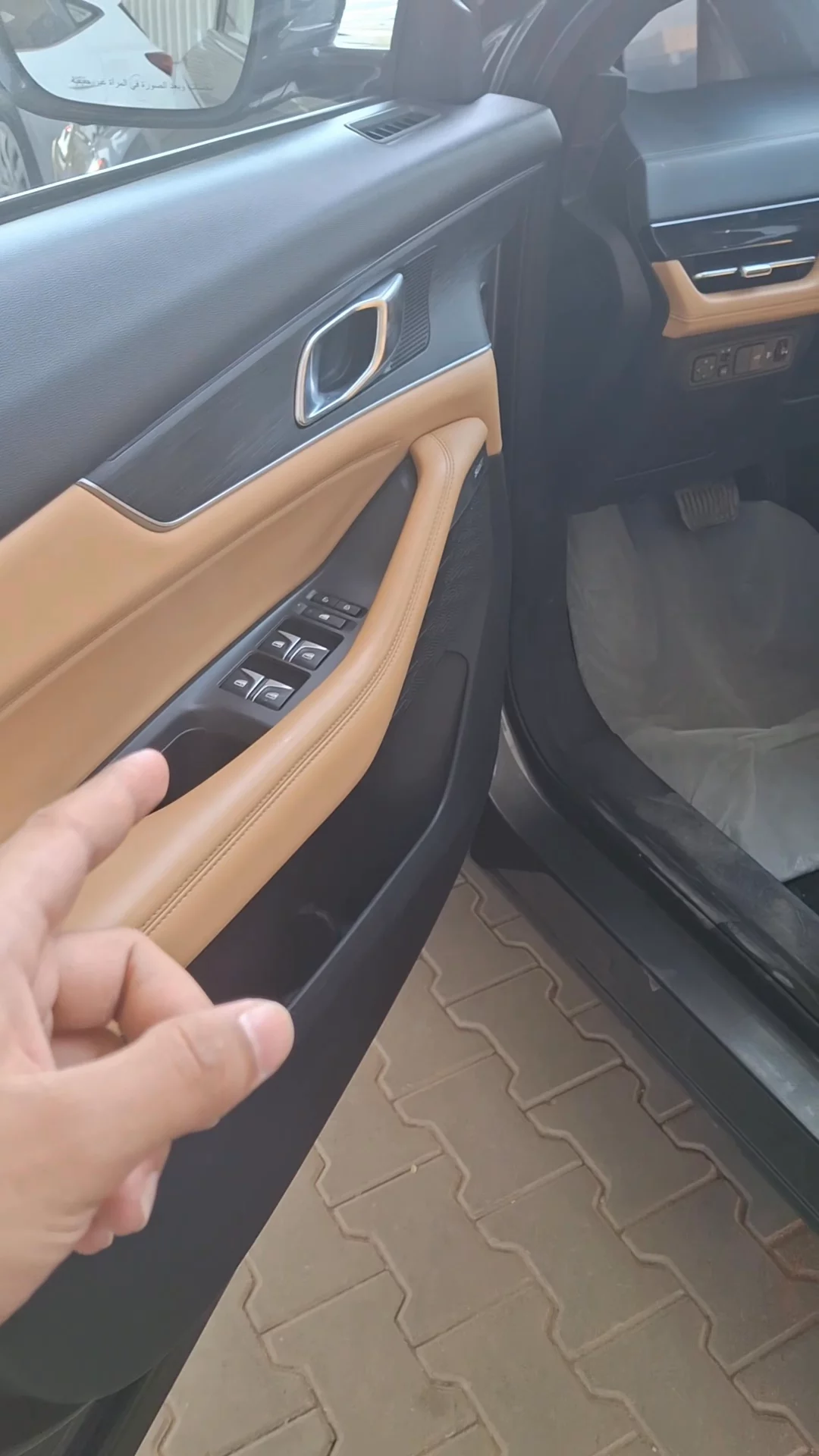 Car video thumbnail 1 of 9