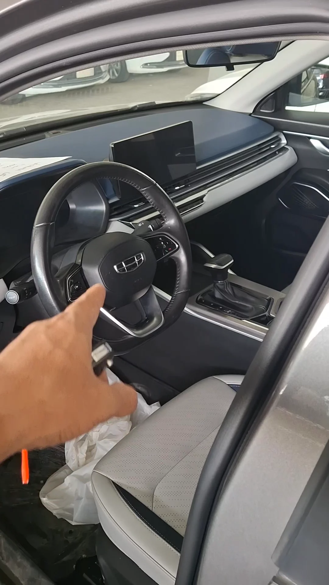 Car video thumbnail 1 of 8