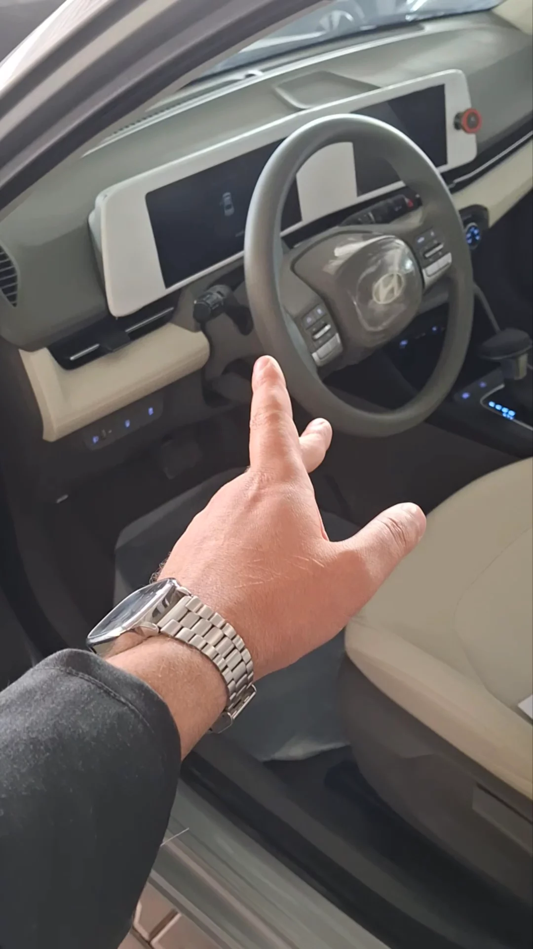 Car video thumbnail 1 of 10