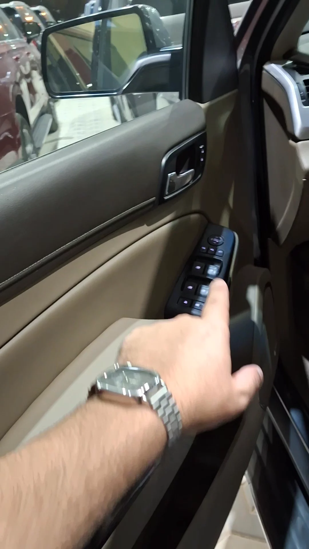 Car video thumbnail 1 of 9