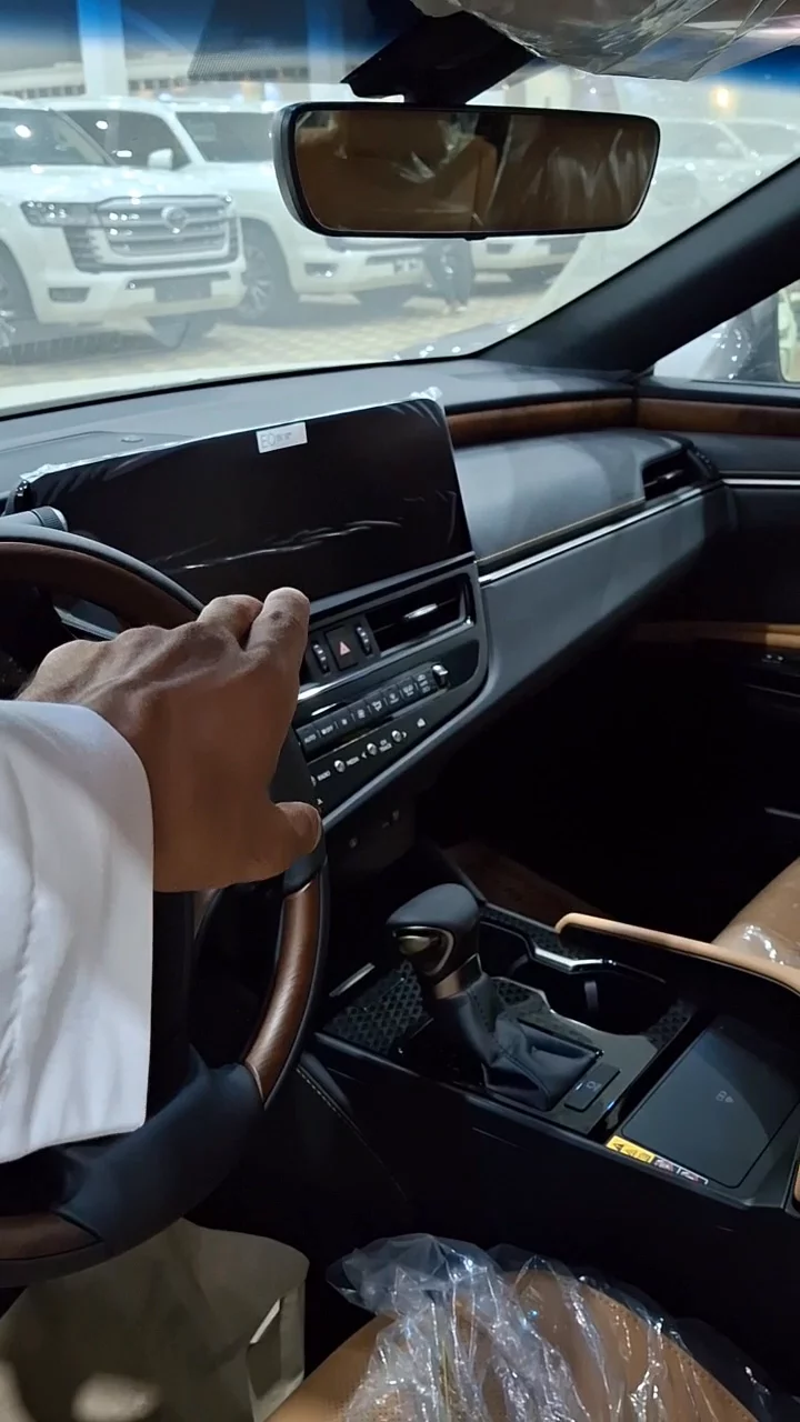 Car video thumbnail 1 of 10