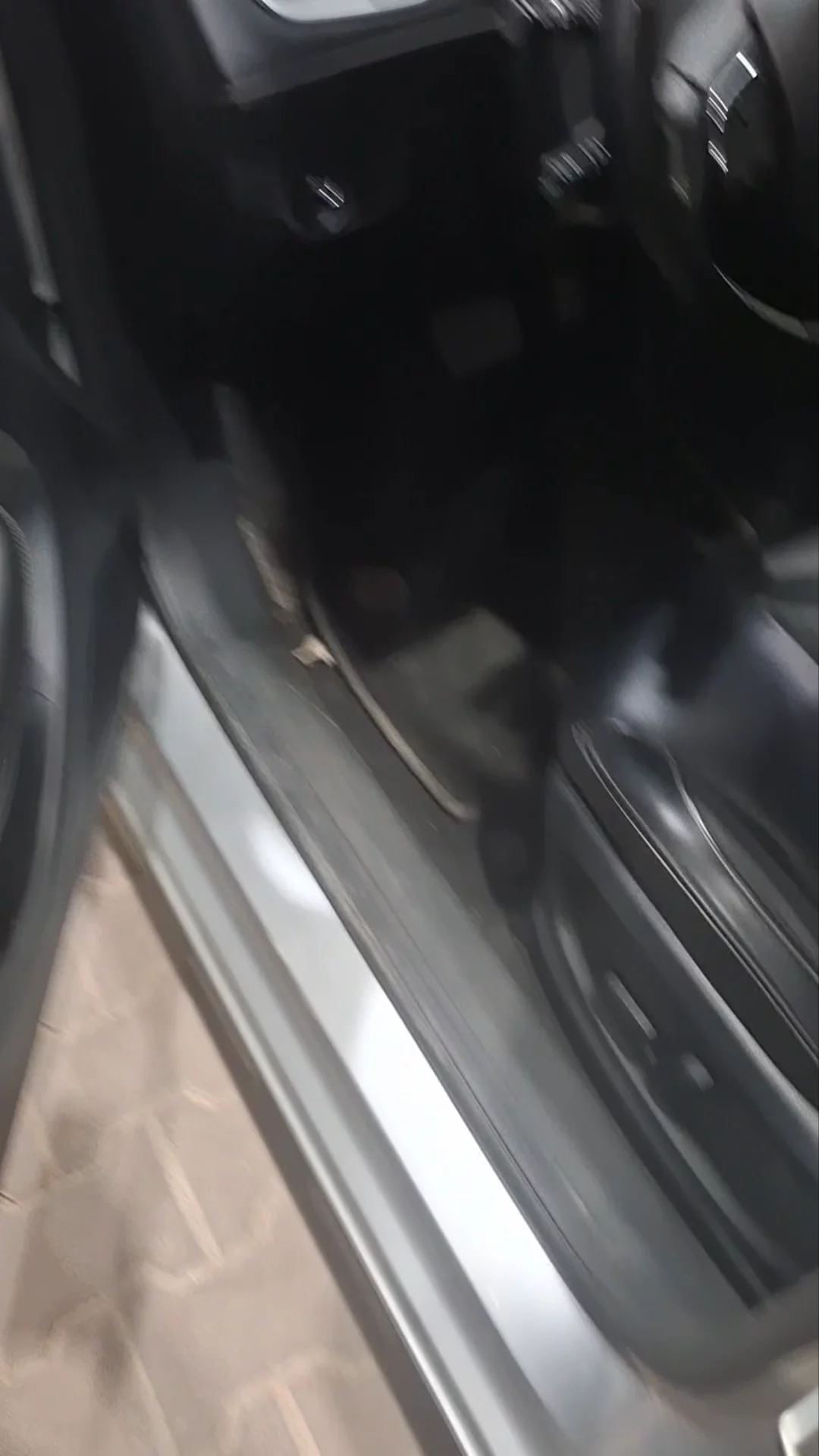 Car video thumbnail 1 of 5