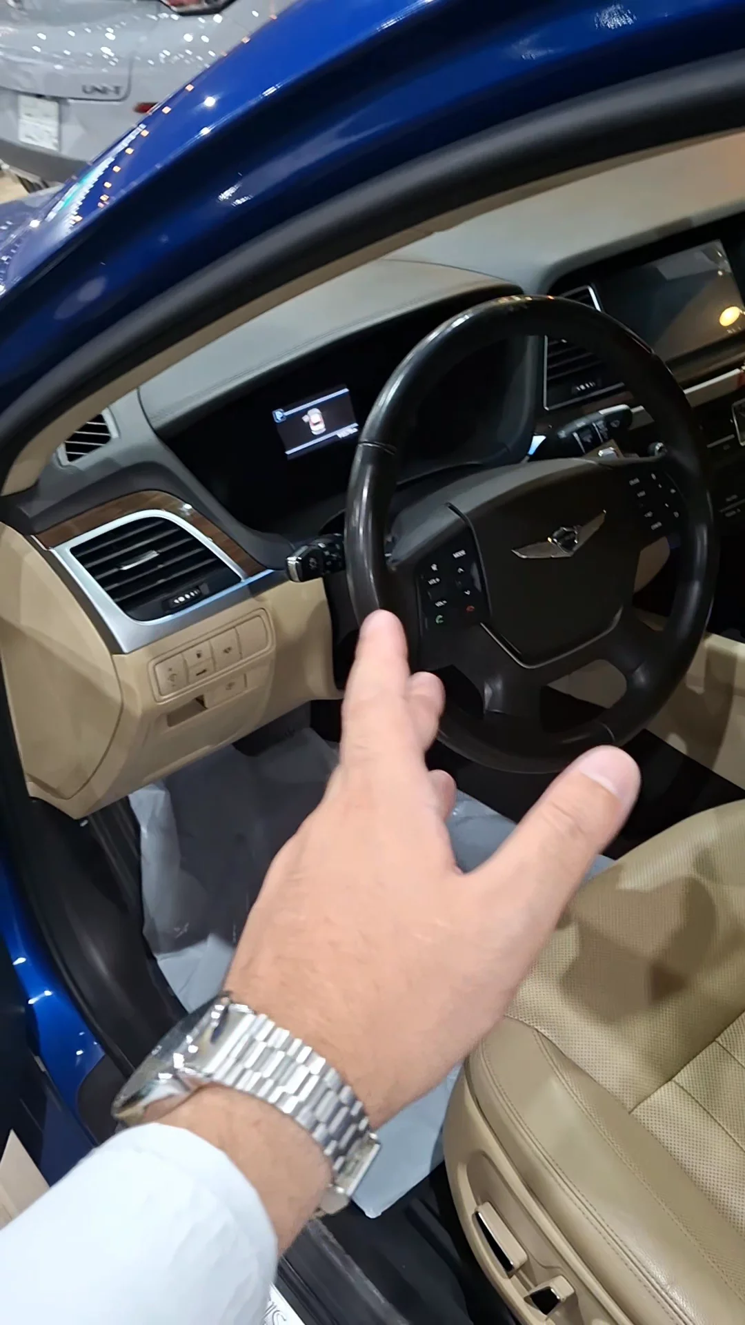 Car video thumbnail 1 of 9