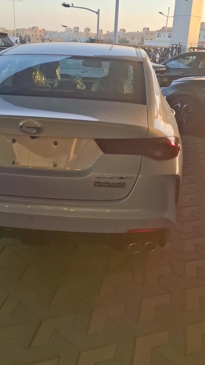 Car video thumbnail 1 of 10