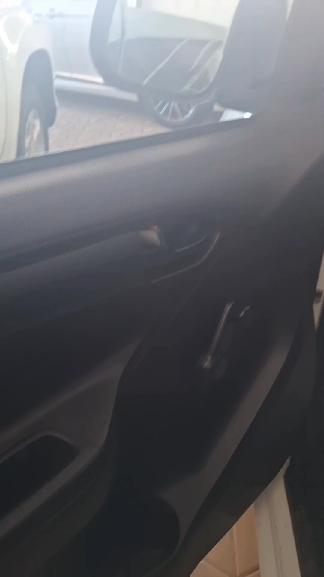 Car video thumbnail 1 of 9