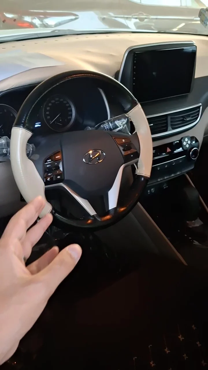 Car video thumbnail 1 of 8