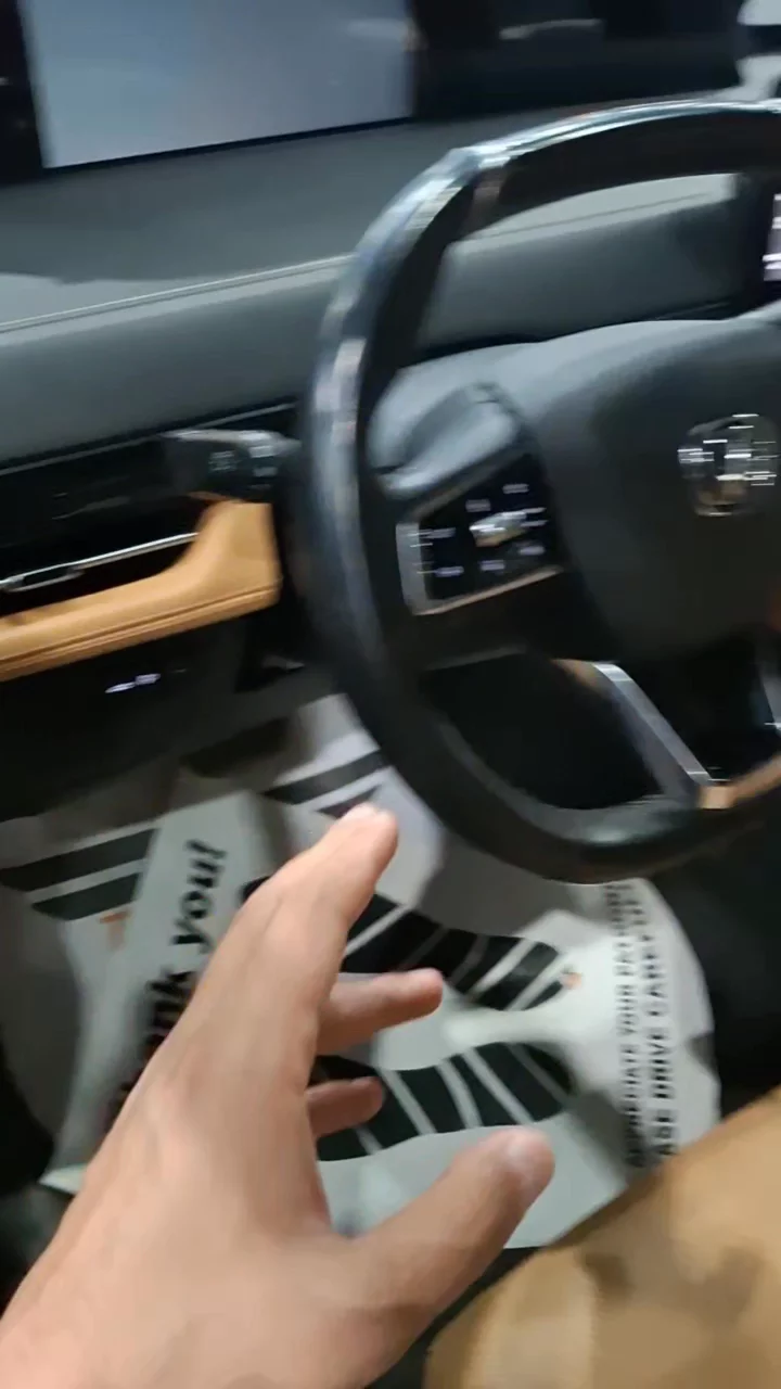 Car video thumbnail 1 of 8