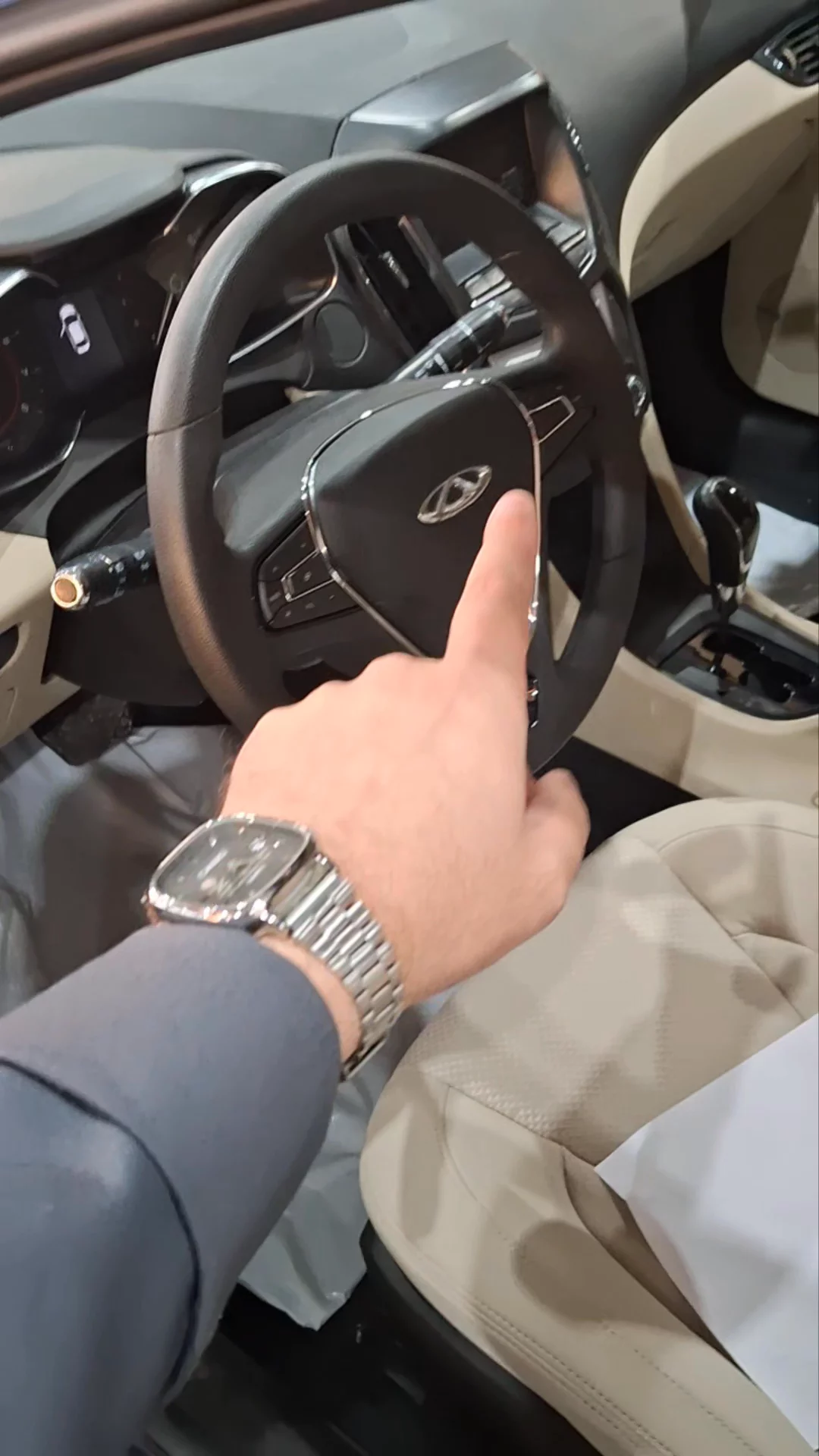 Car video thumbnail 1 of 9