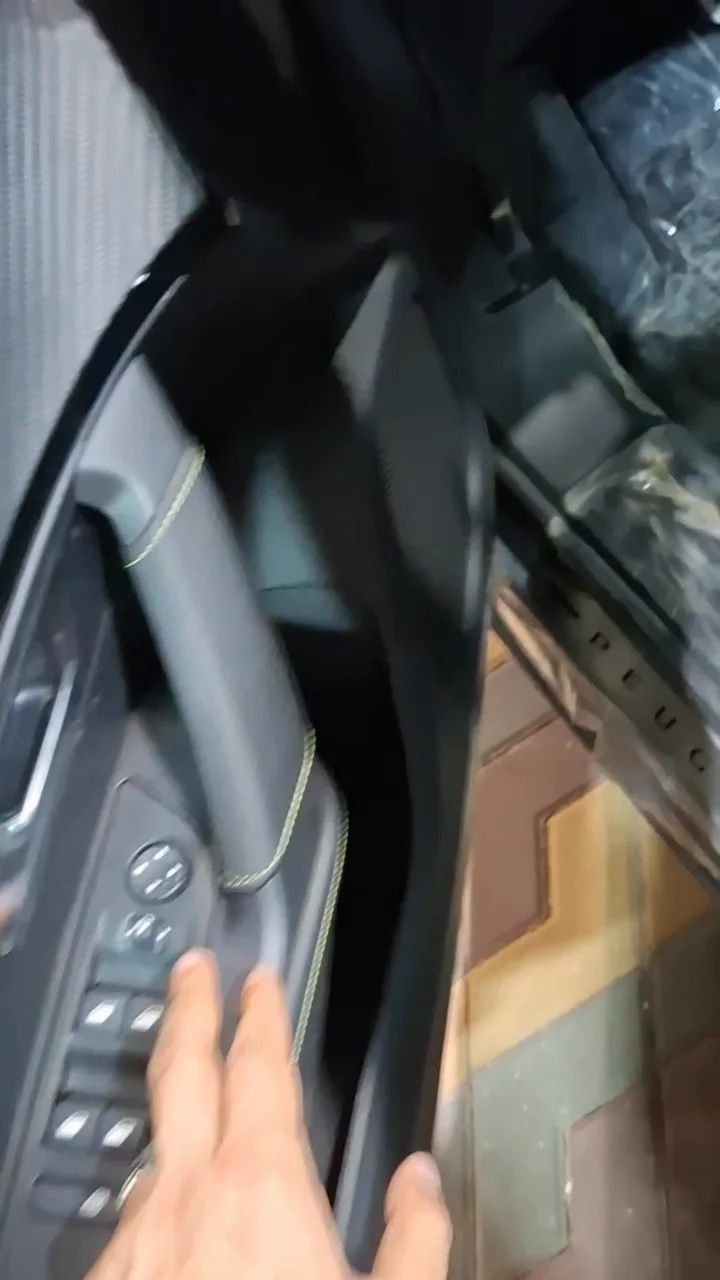 Car video thumbnail 1 of 9