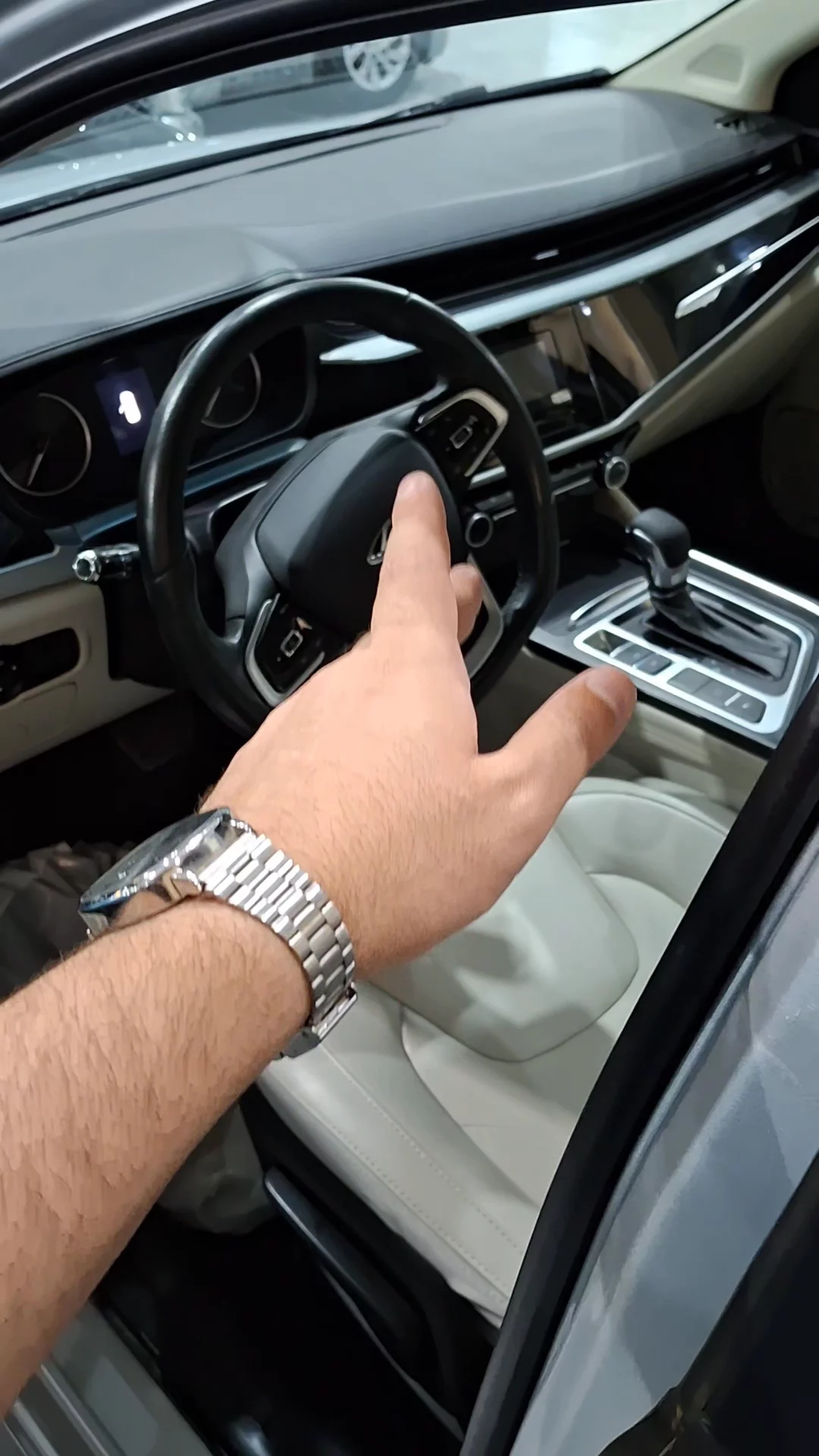 Car video thumbnail 1 of 9