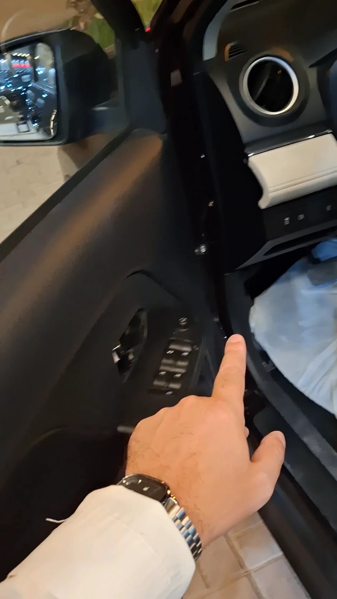 Car video thumbnail 1 of 9