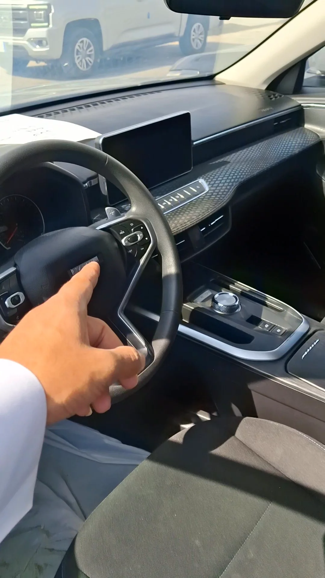 Car video thumbnail 1 of 7