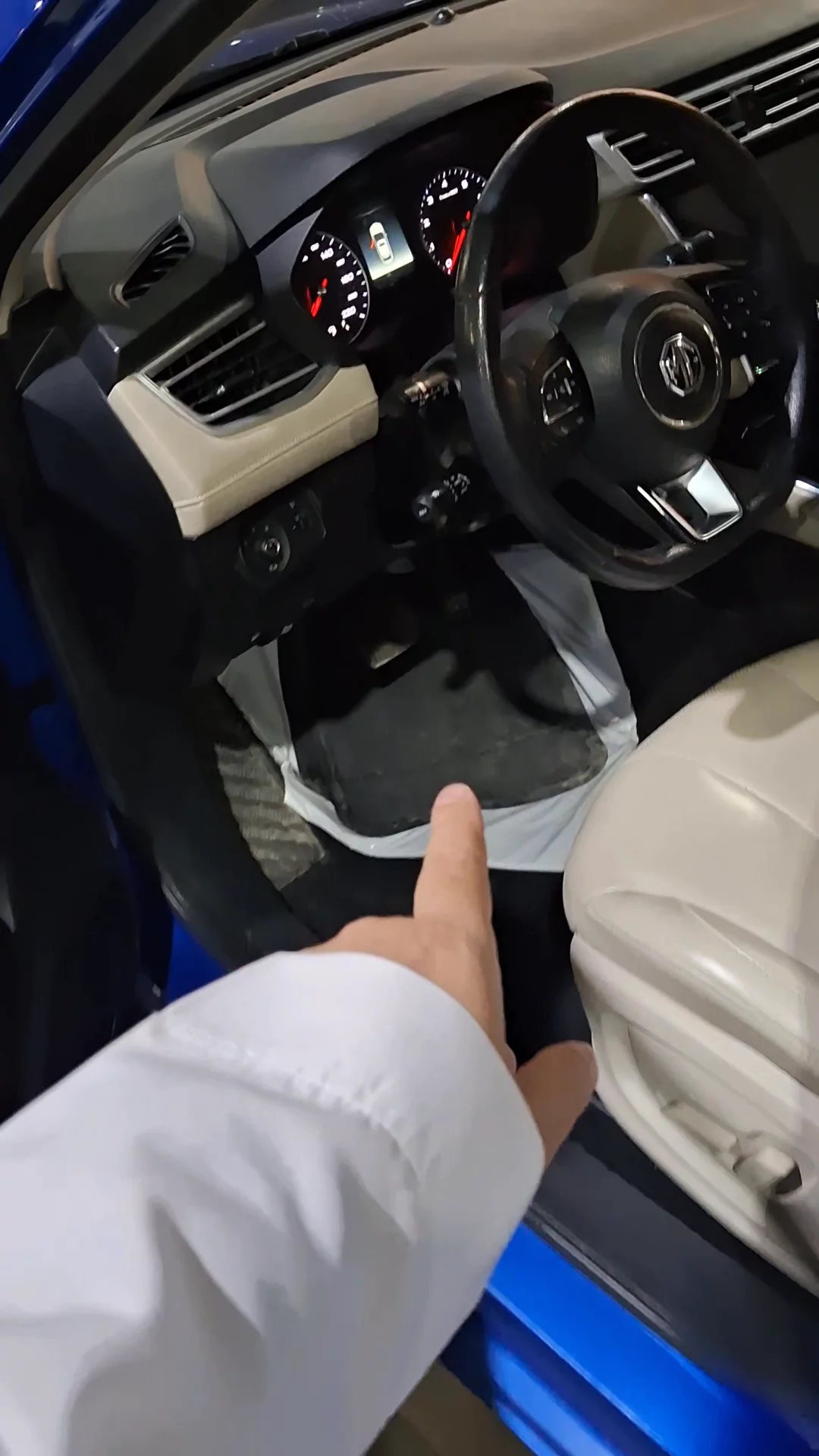 Car video thumbnail 1 of 9