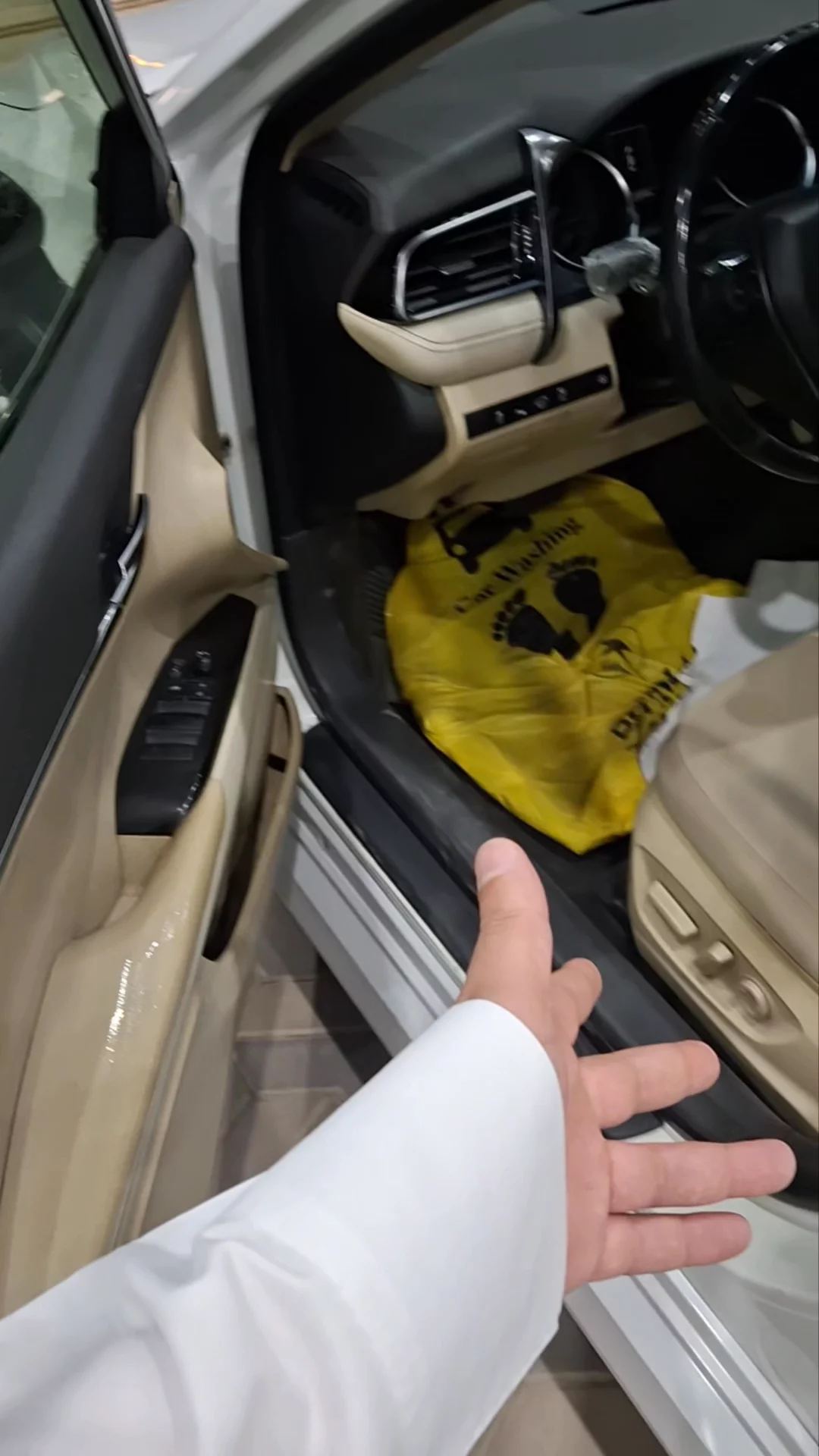 Car video thumbnail 1 of 9