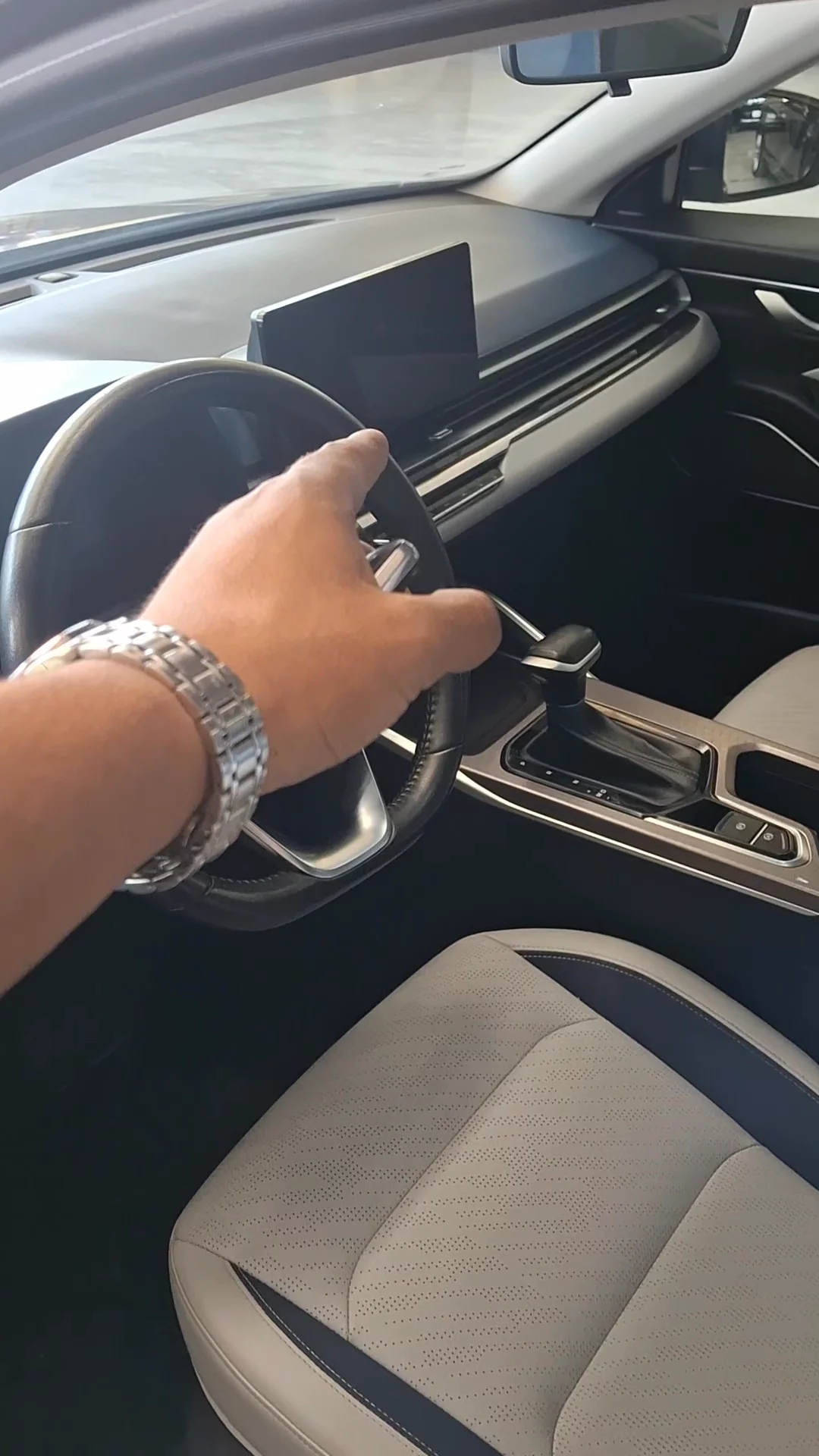 Car video thumbnail 1 of 7