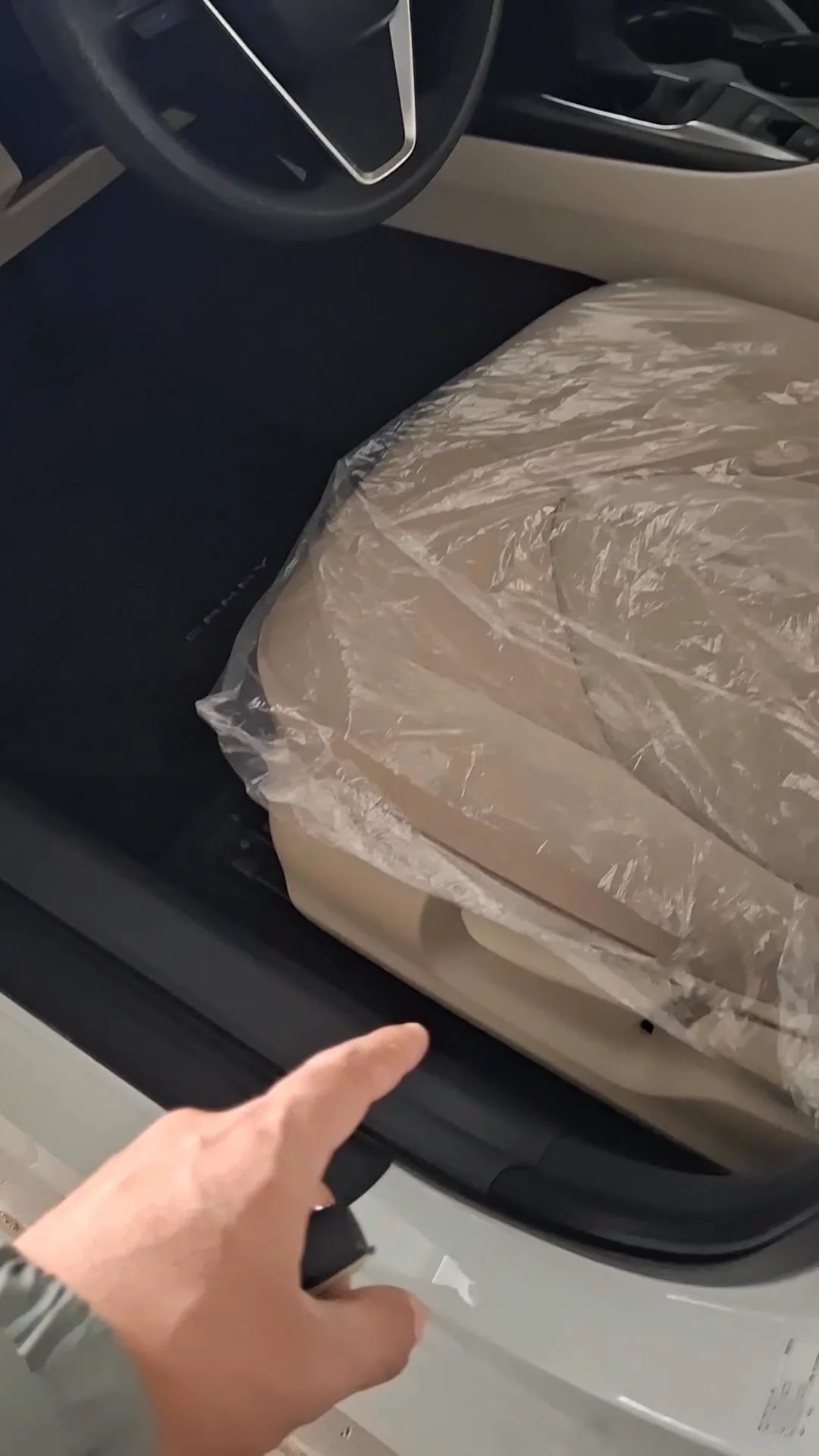 Car video thumbnail 1 of 7