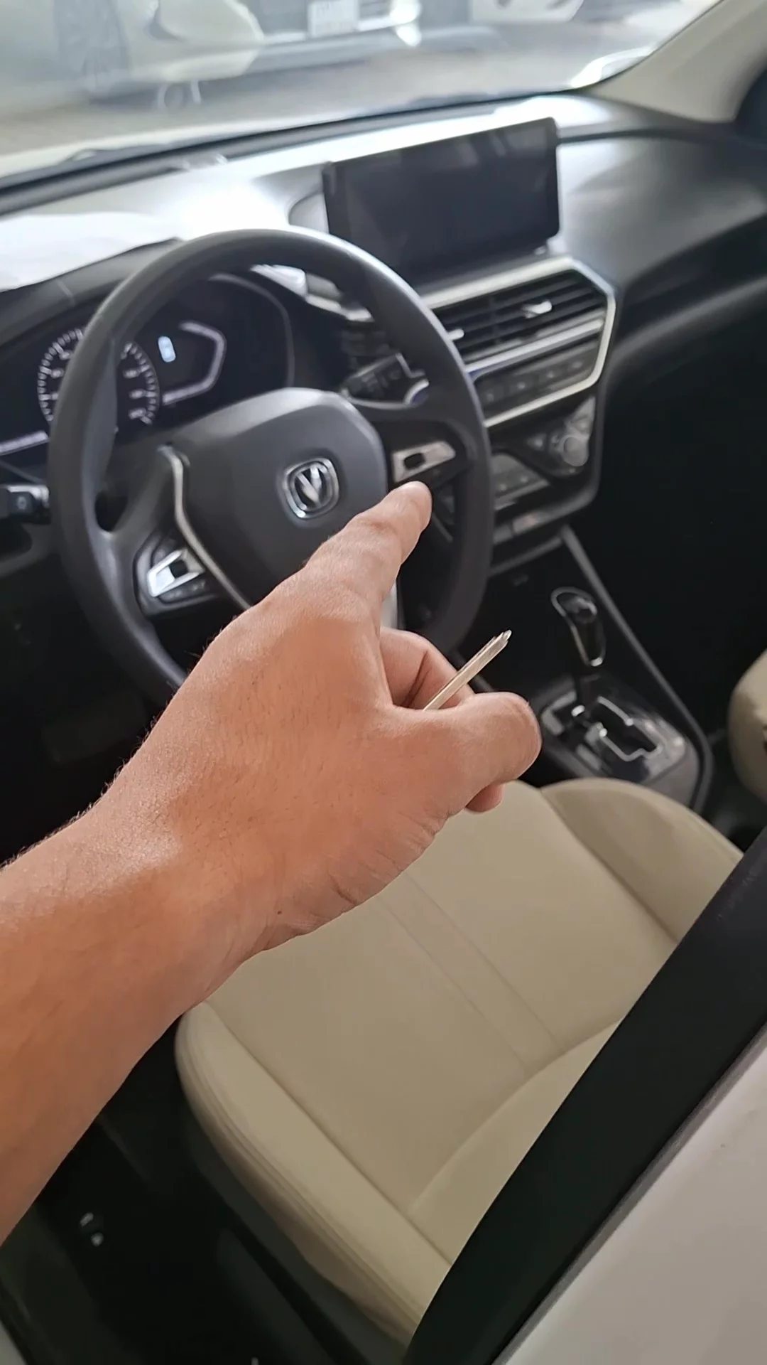 Car video thumbnail 1 of 7