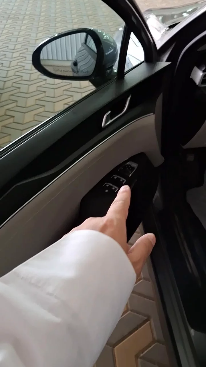 Car video thumbnail 1 of 9