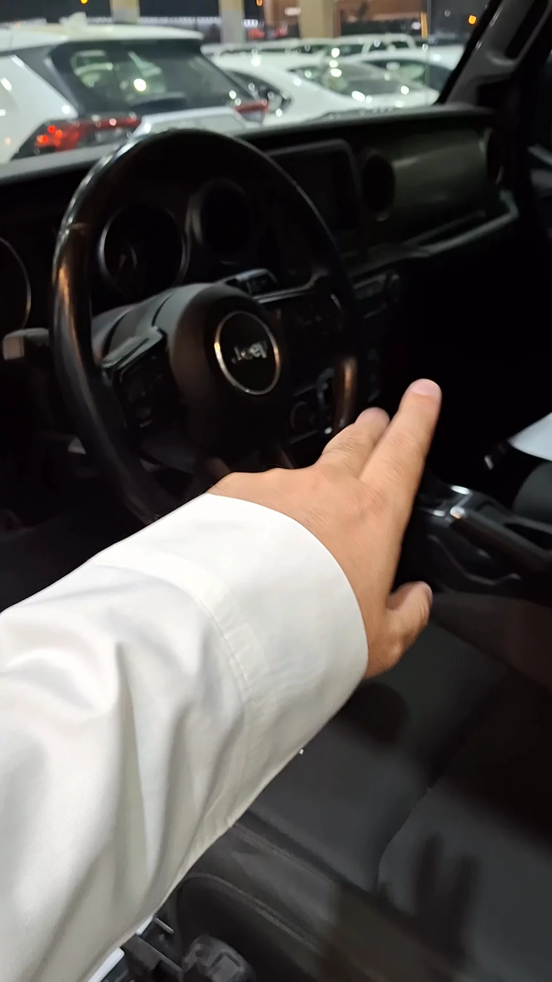 Car video thumbnail 1 of 8