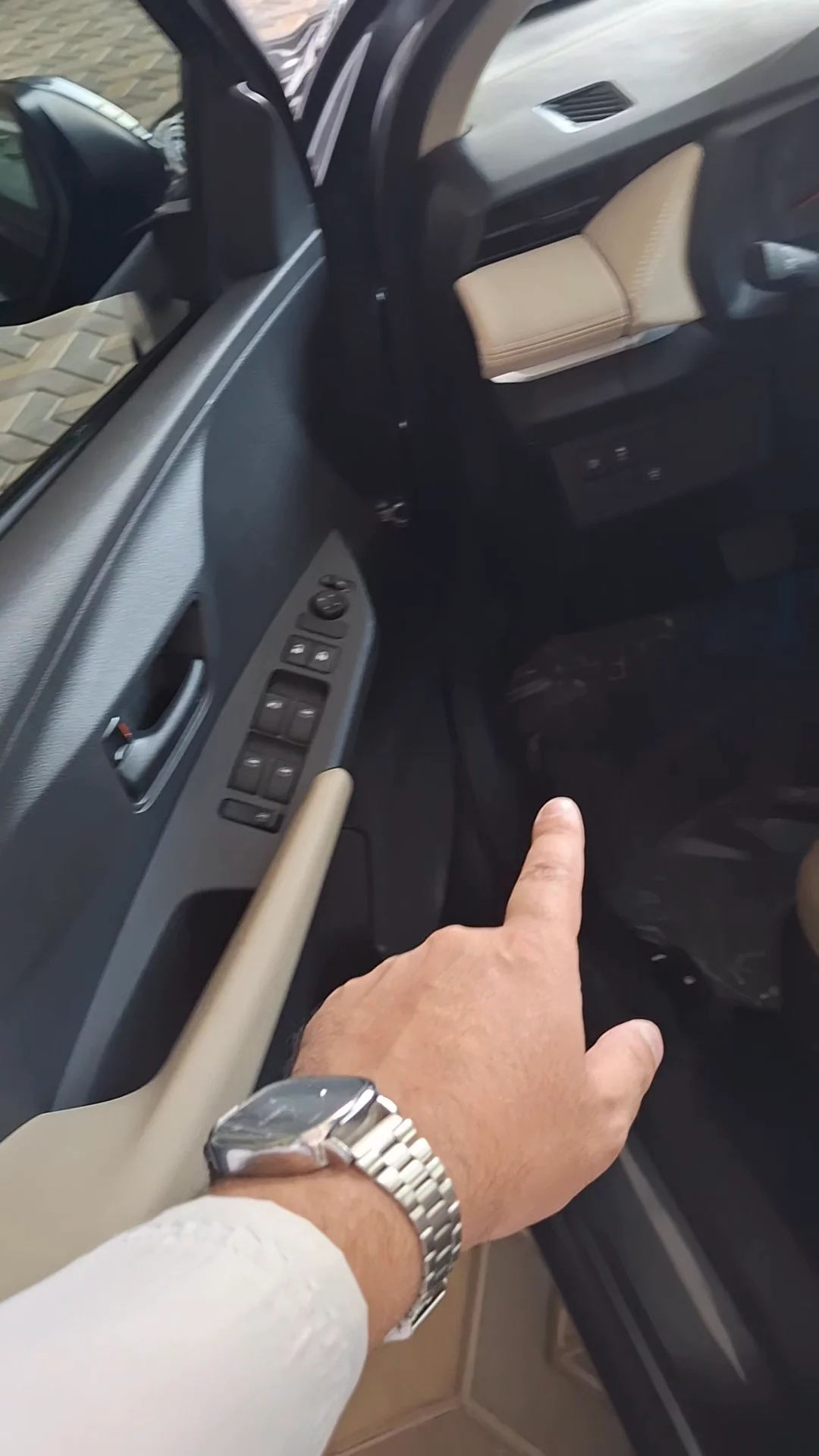 Car video thumbnail 1 of 9