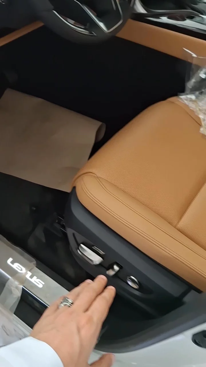 Car video thumbnail 1 of 10