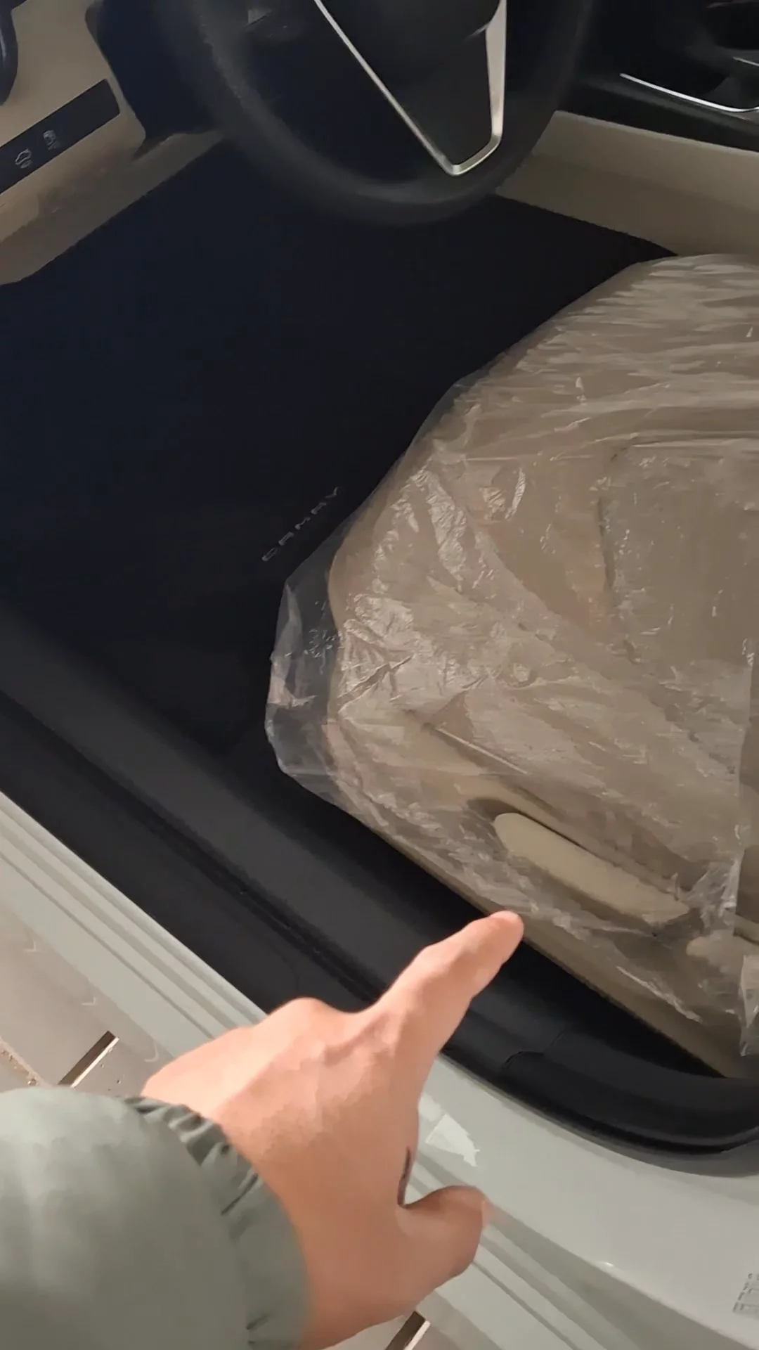 Car video thumbnail 1 of 8