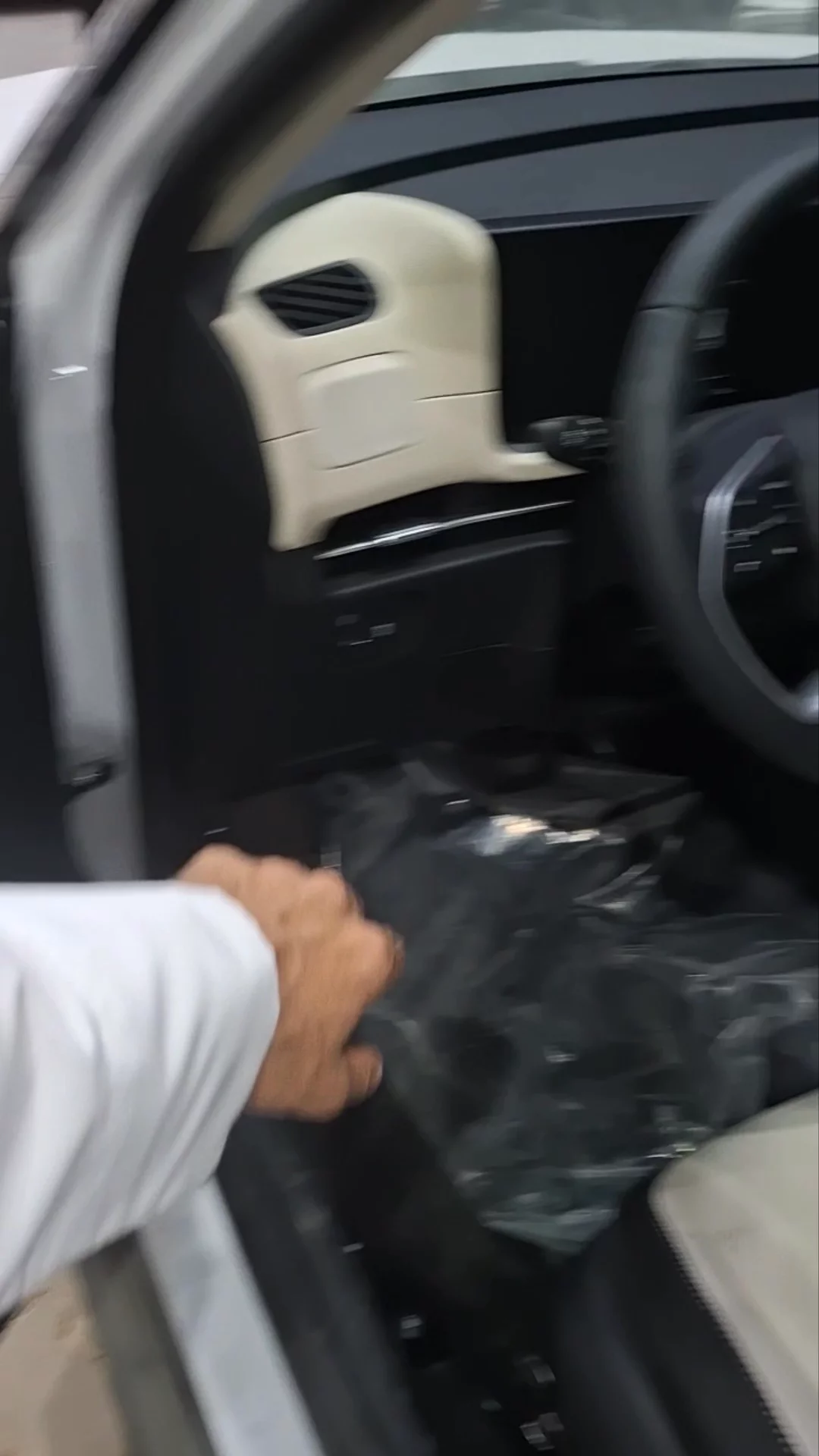 Car video thumbnail 1 of 9