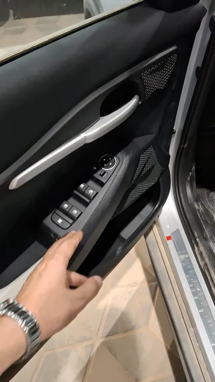 Car video thumbnail 1 of 10