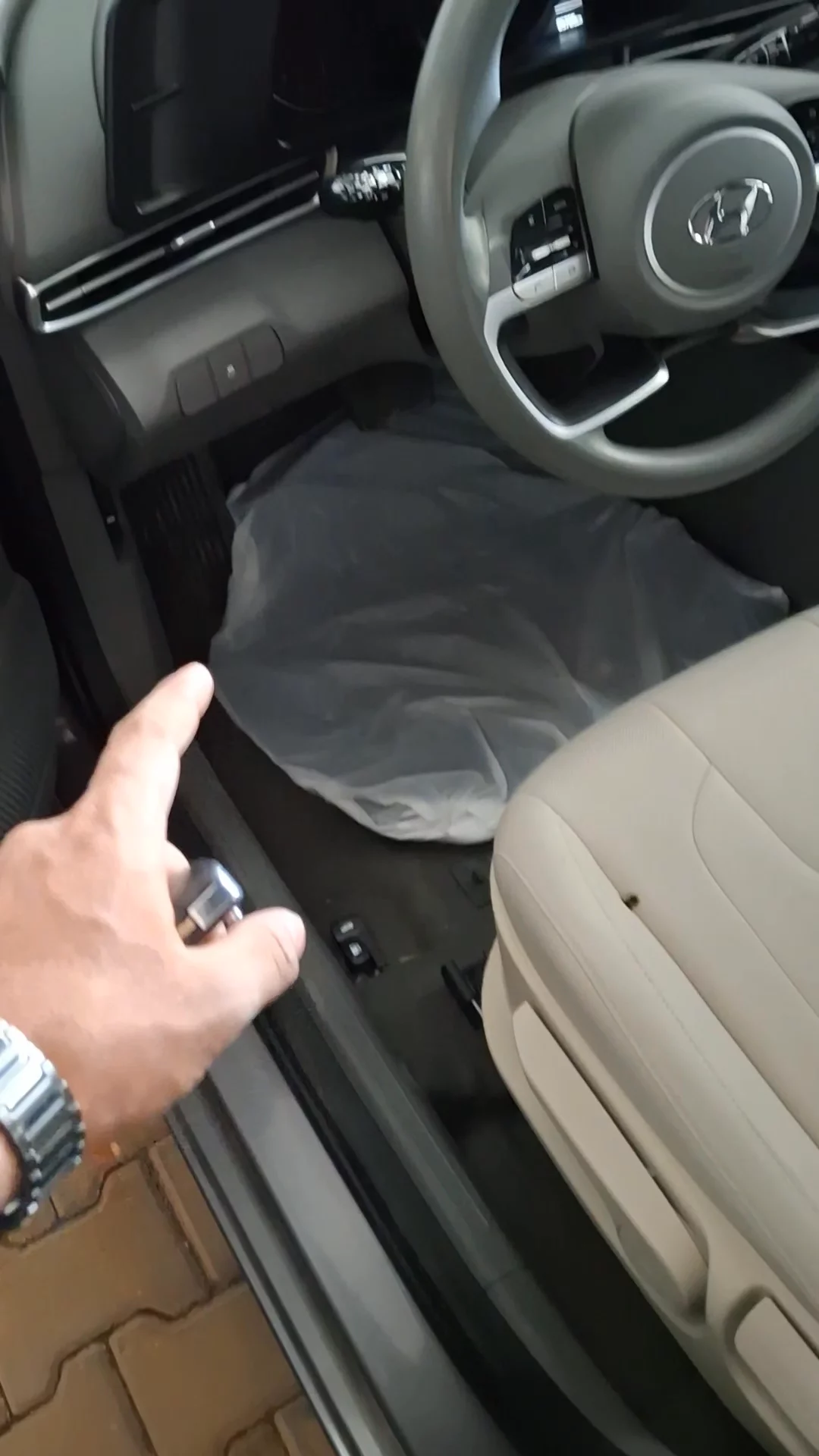 Car video thumbnail 1 of 8