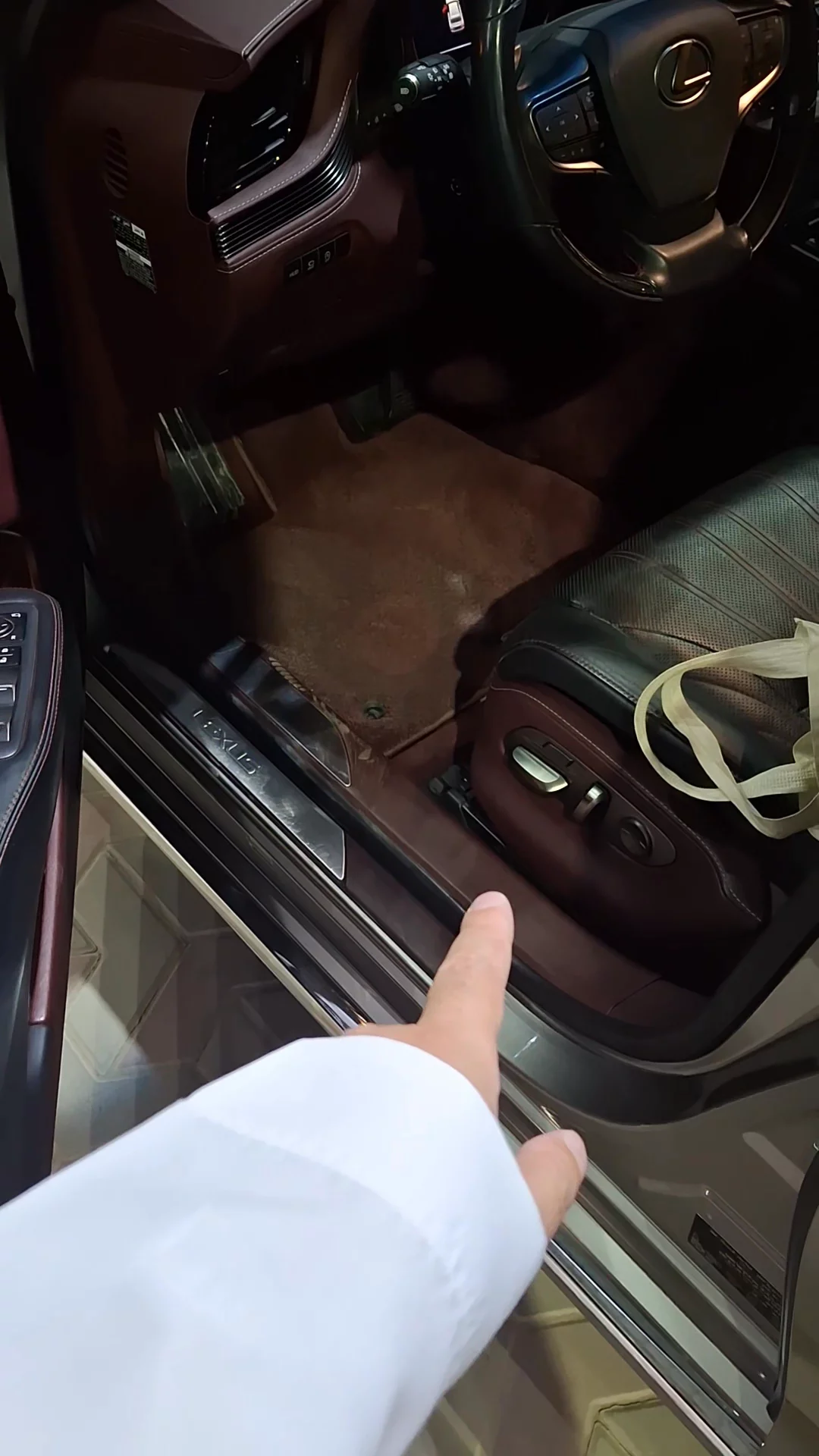 Car video thumbnail 1 of 9