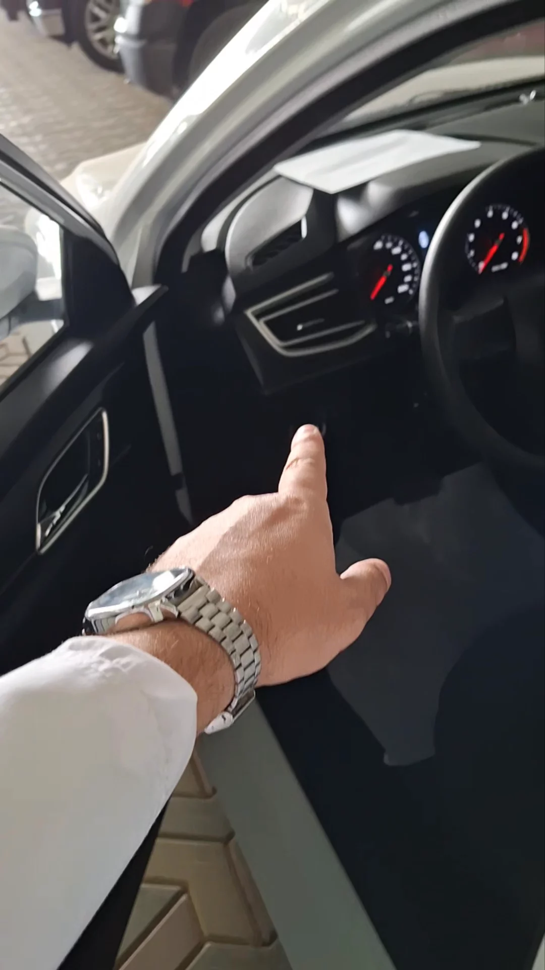 Car video thumbnail 1 of 10