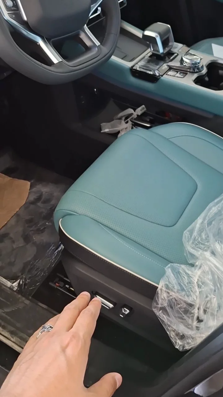 Car video thumbnail 1 of 10