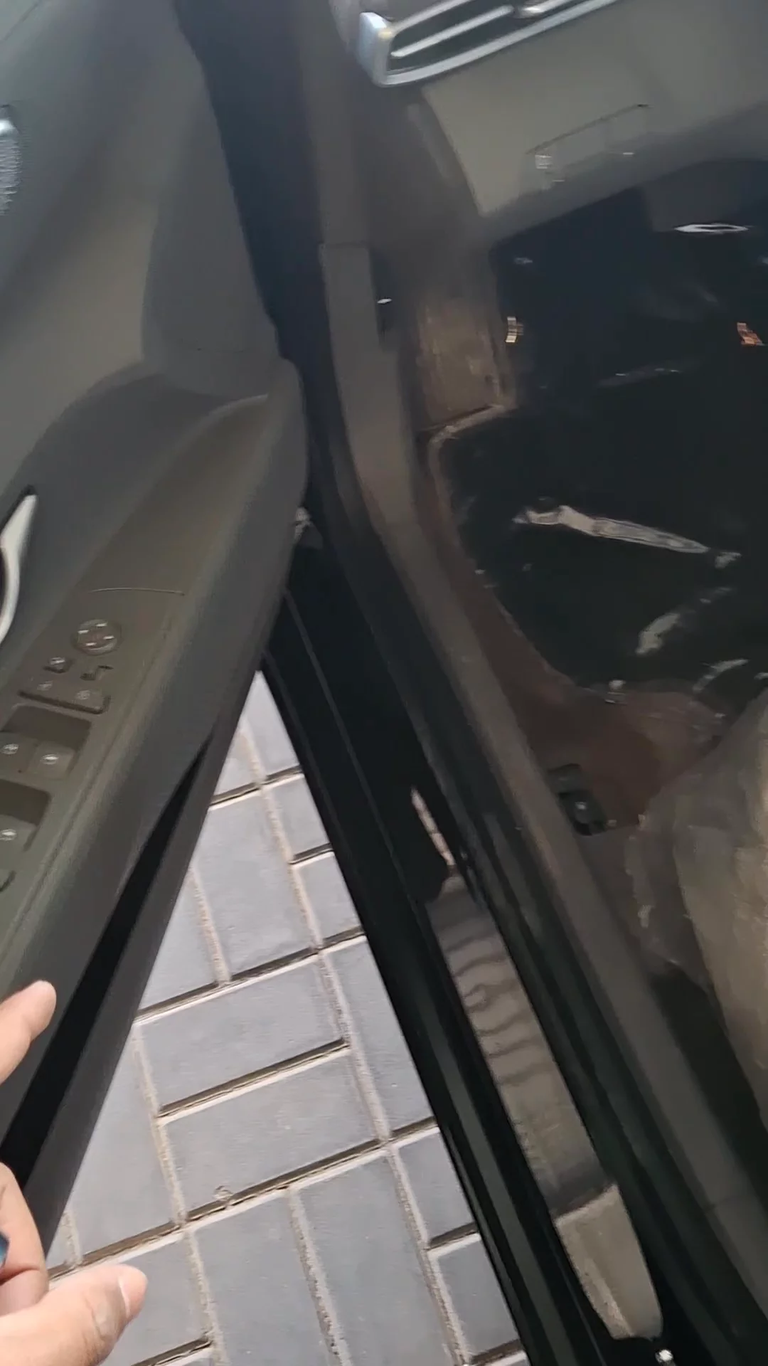 Car video thumbnail 1 of 8