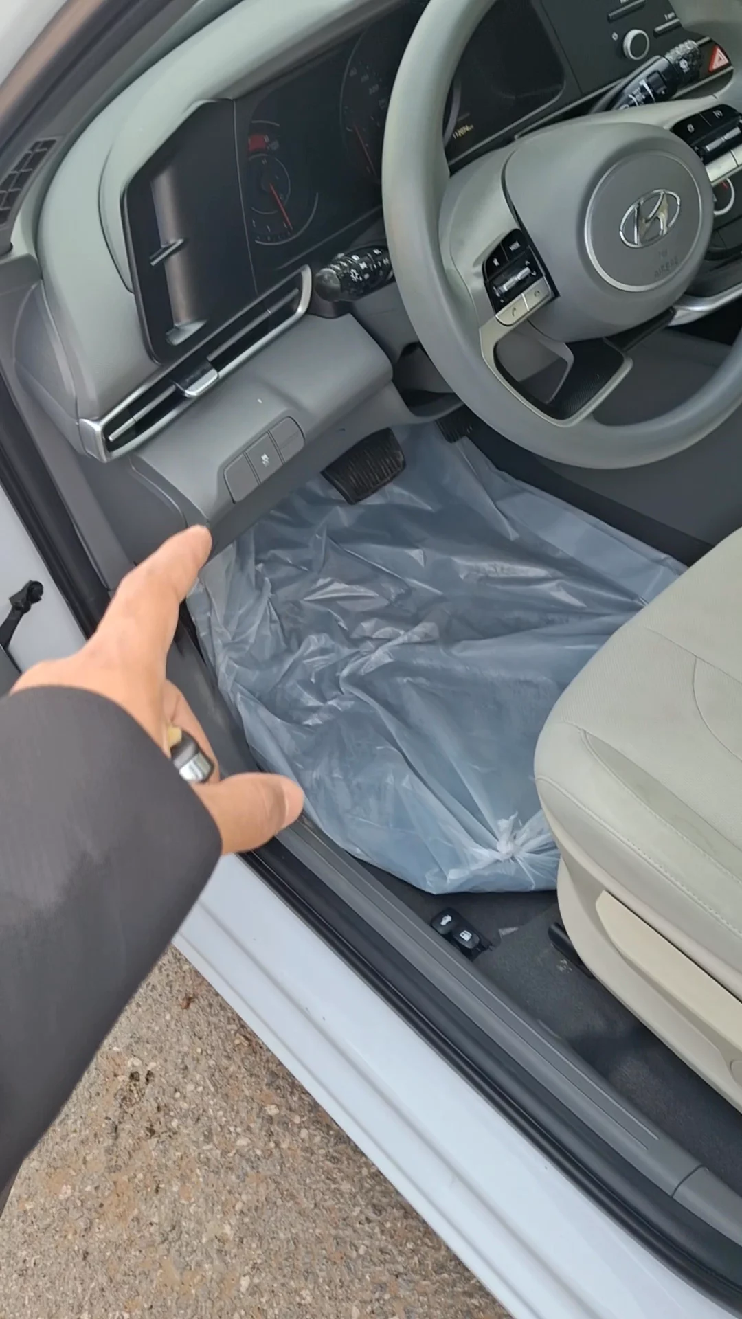 Car video thumbnail 1 of 8