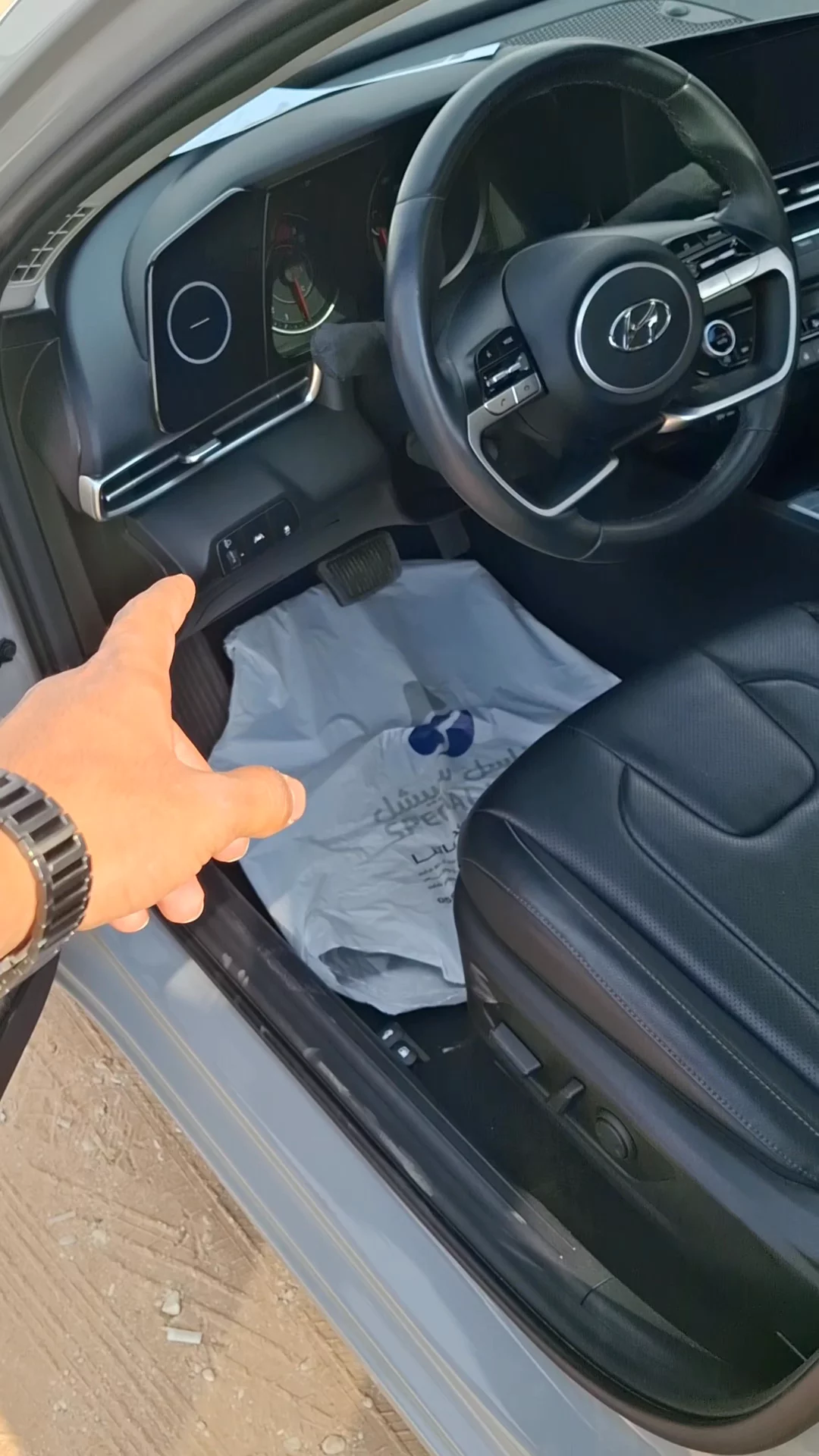 Car video thumbnail 1 of 8