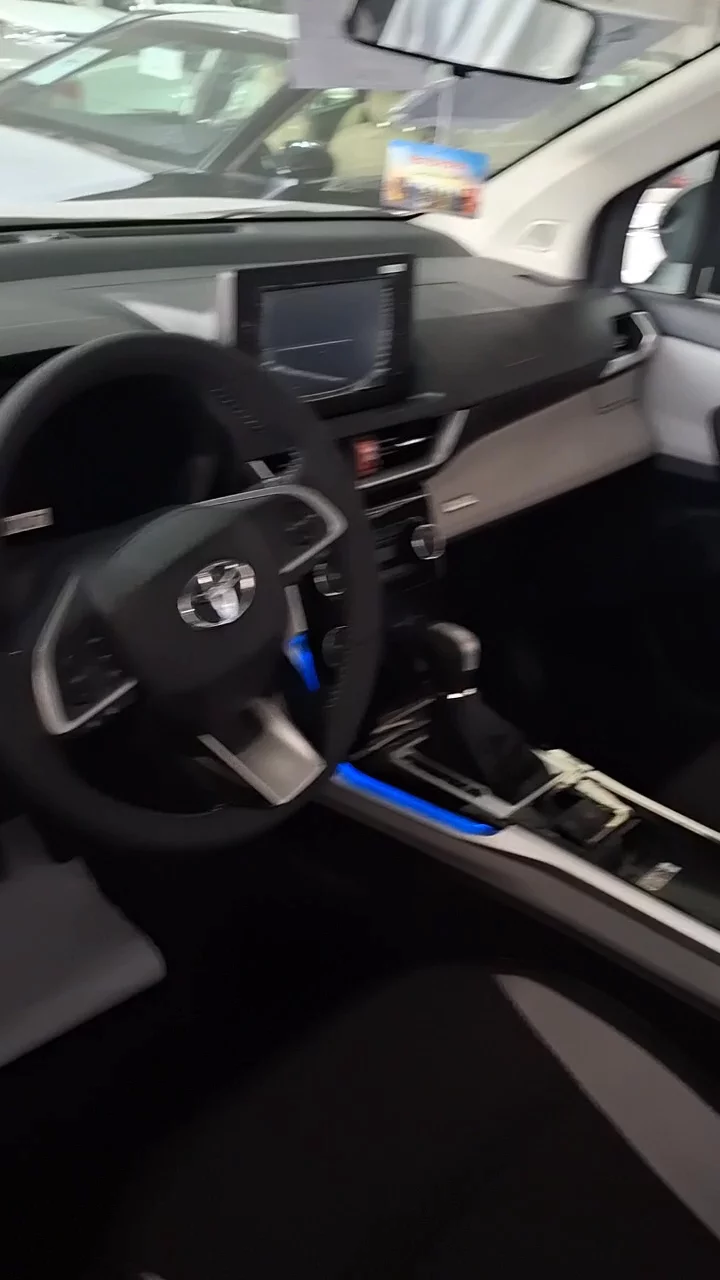 Car video thumbnail 1 of 9