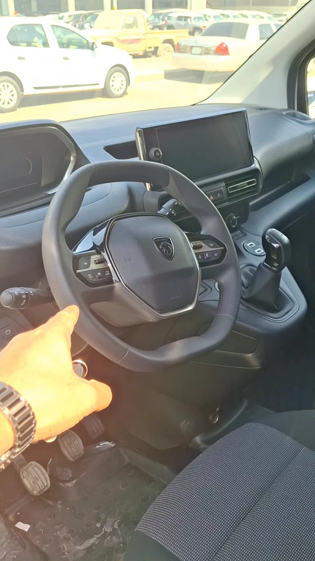 Car video thumbnail 1 of 9