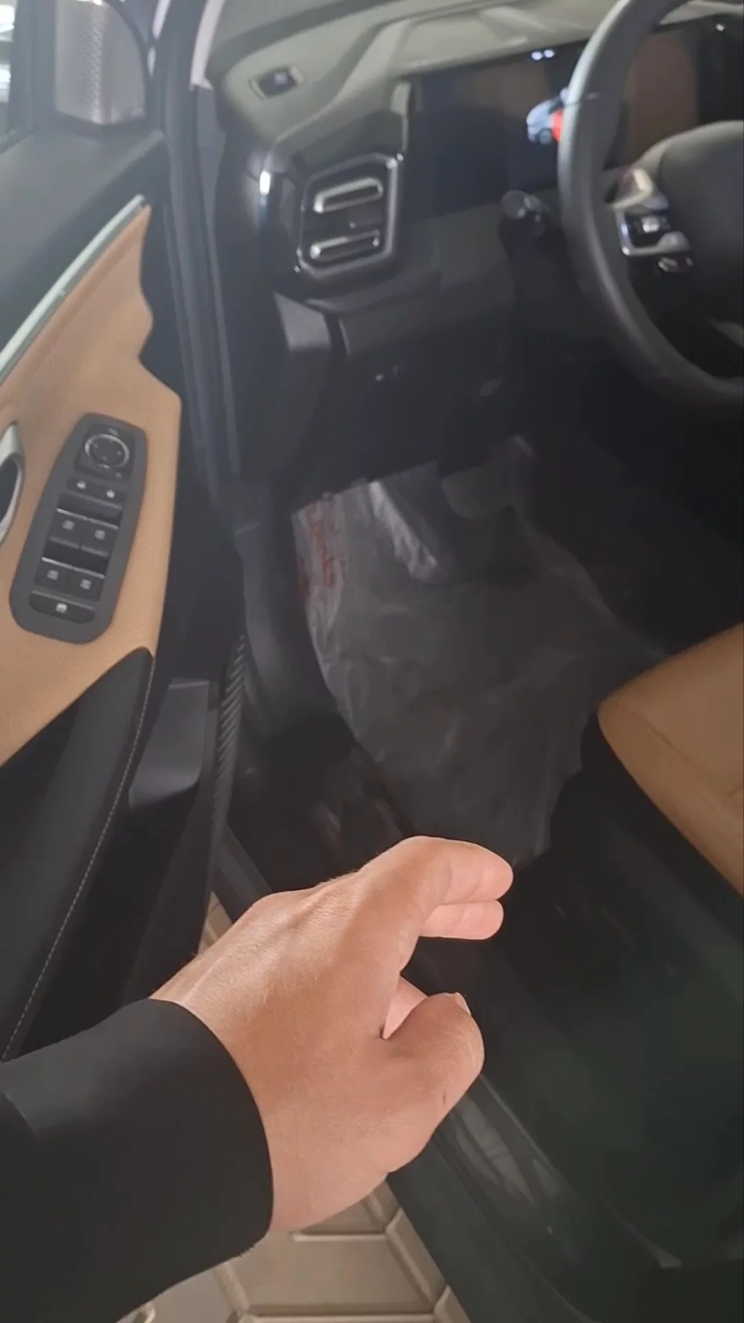 Car video thumbnail 1 of 7