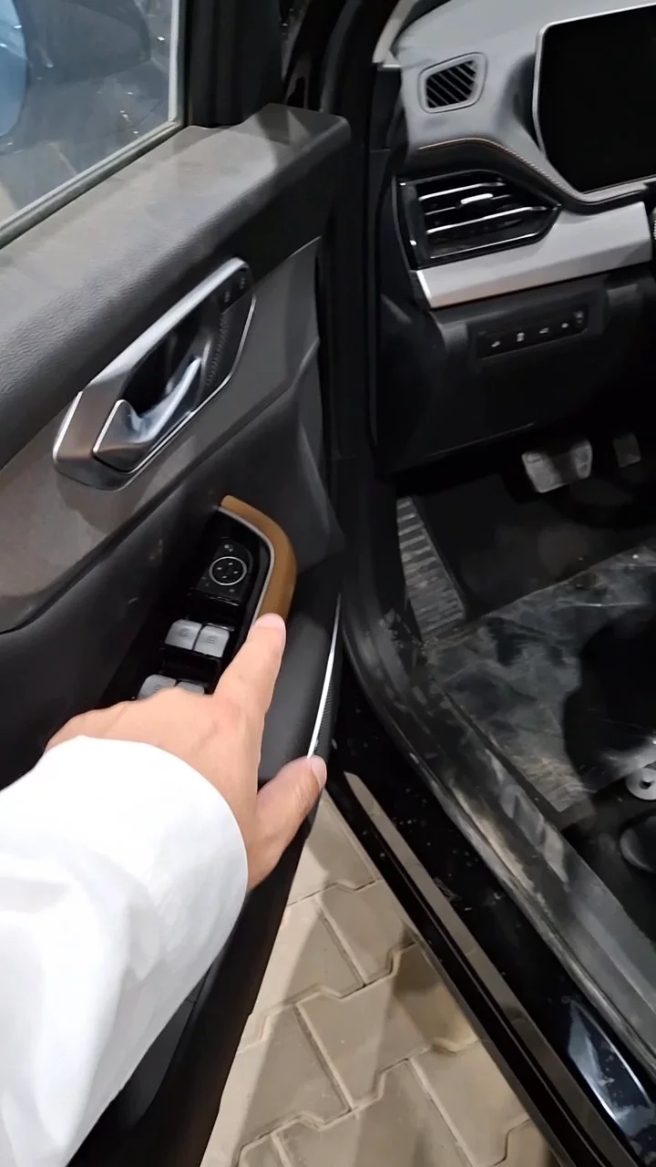 Car video thumbnail 1 of 10