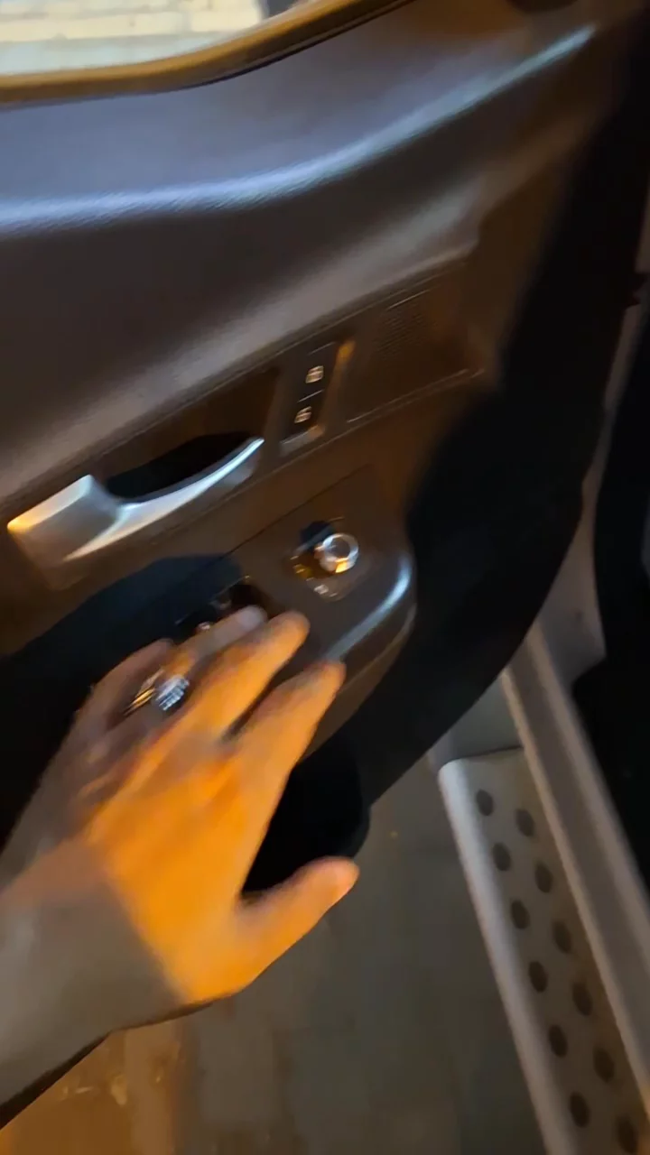 Car video thumbnail 1 of 8