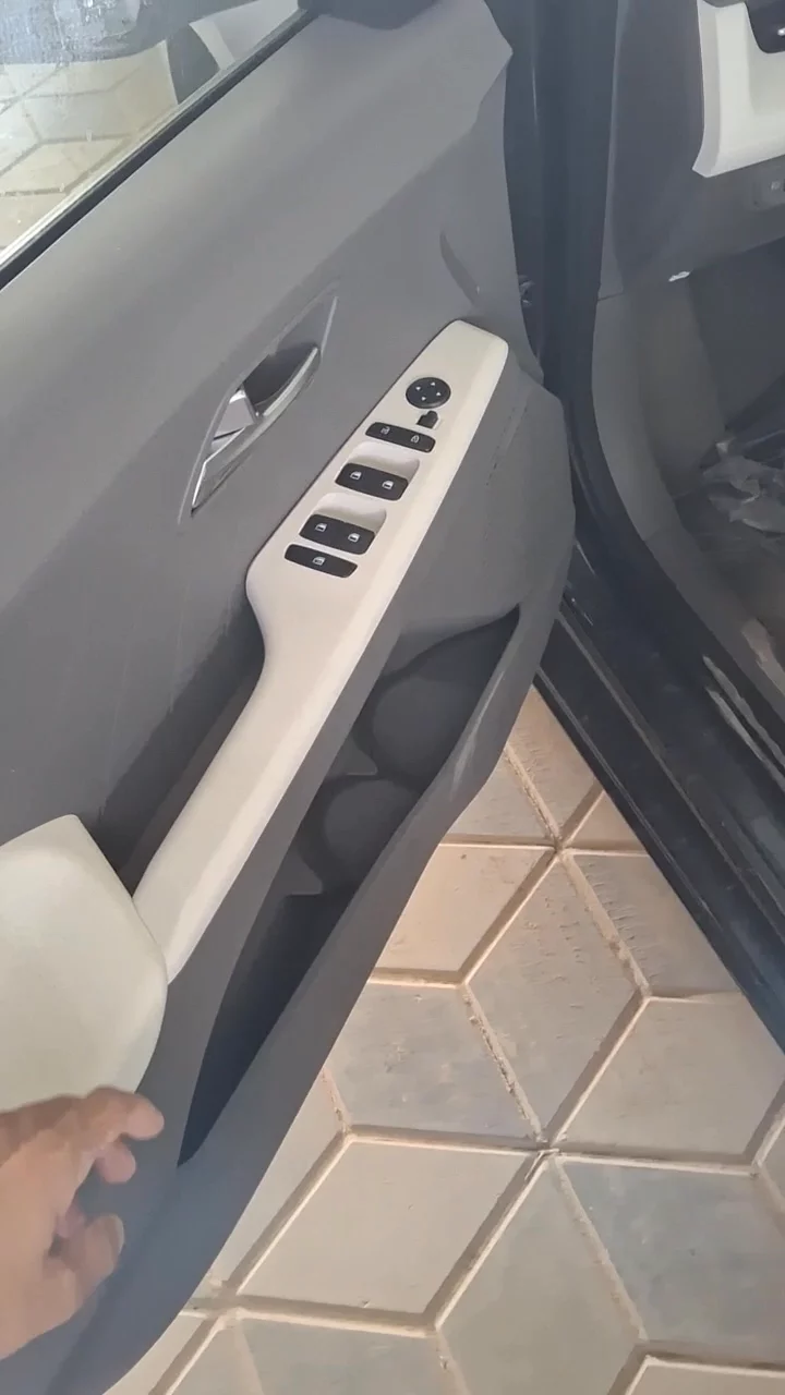 Car video thumbnail 1 of 10